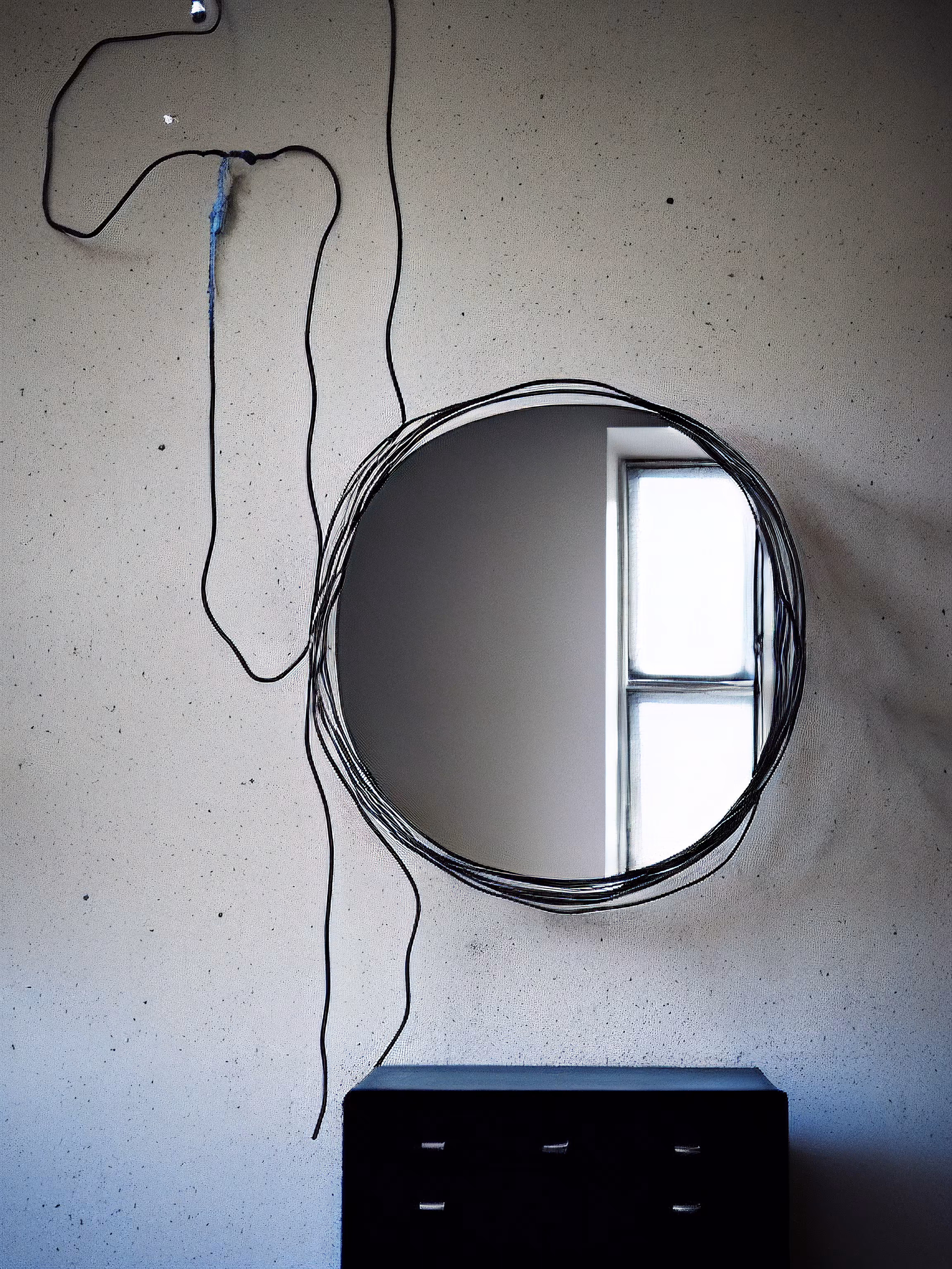 Hostage of the mirror