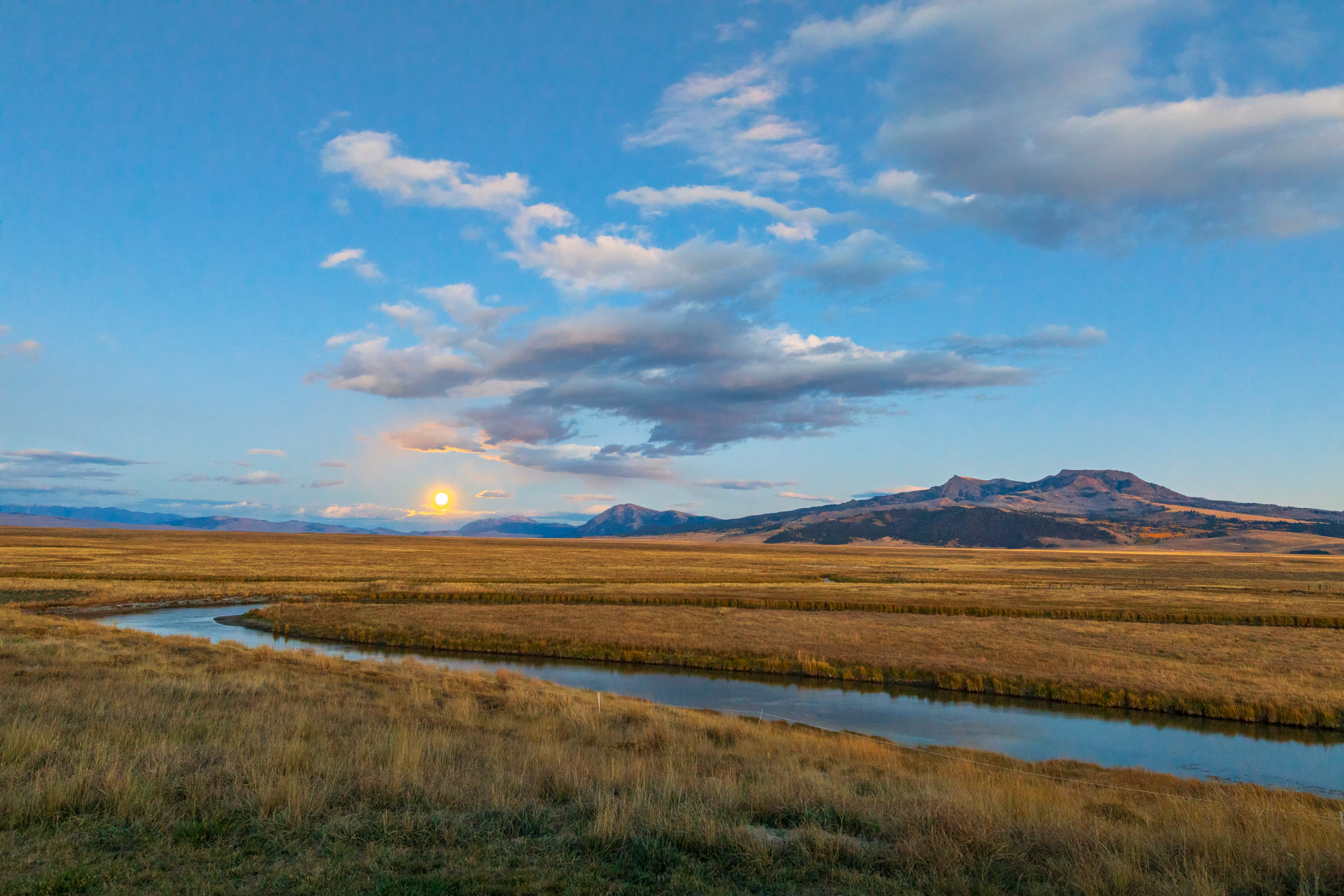 Sights of Silence (30-50tz): Full Moon in Pisces