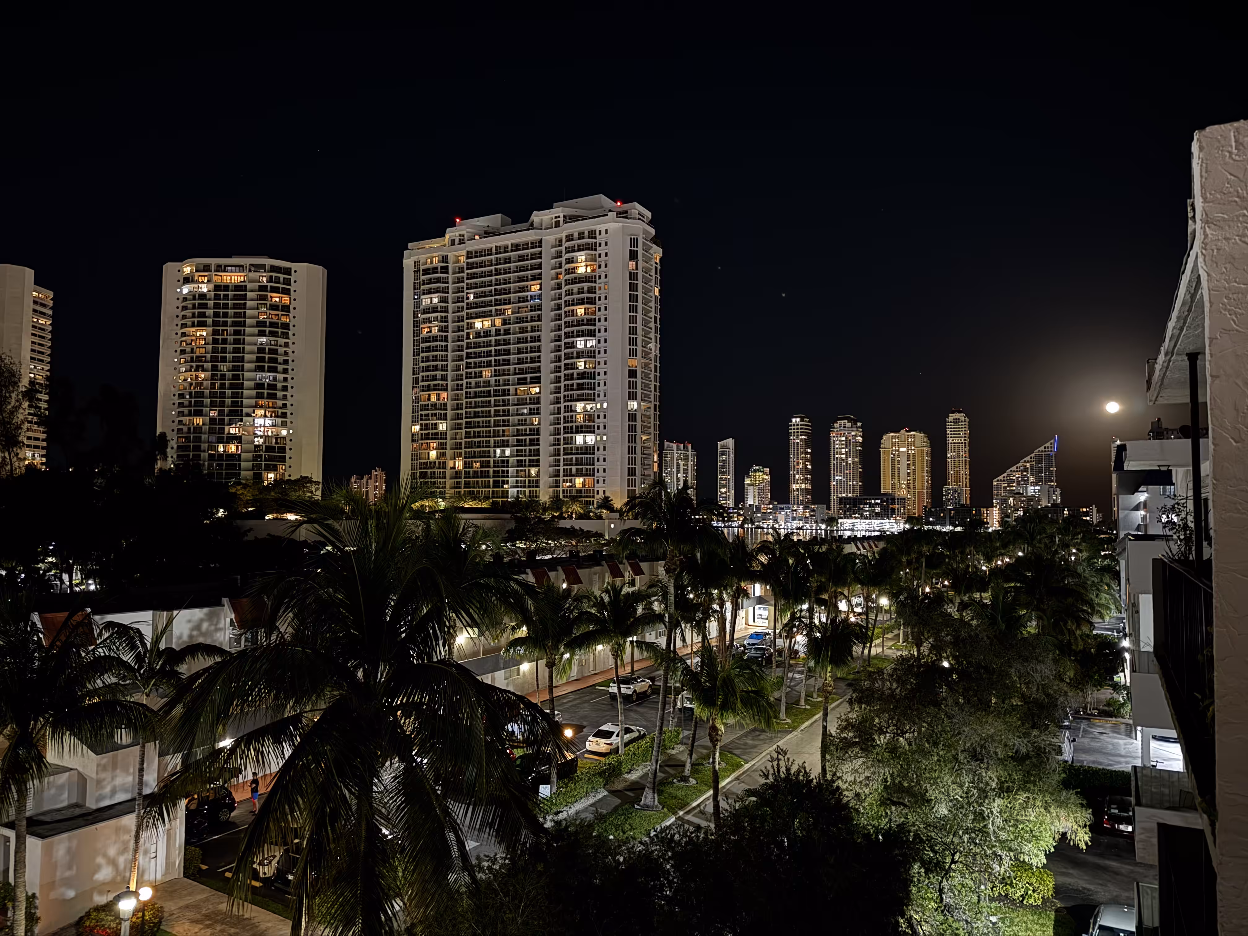 Rodeo posts: Miami countdown T-8