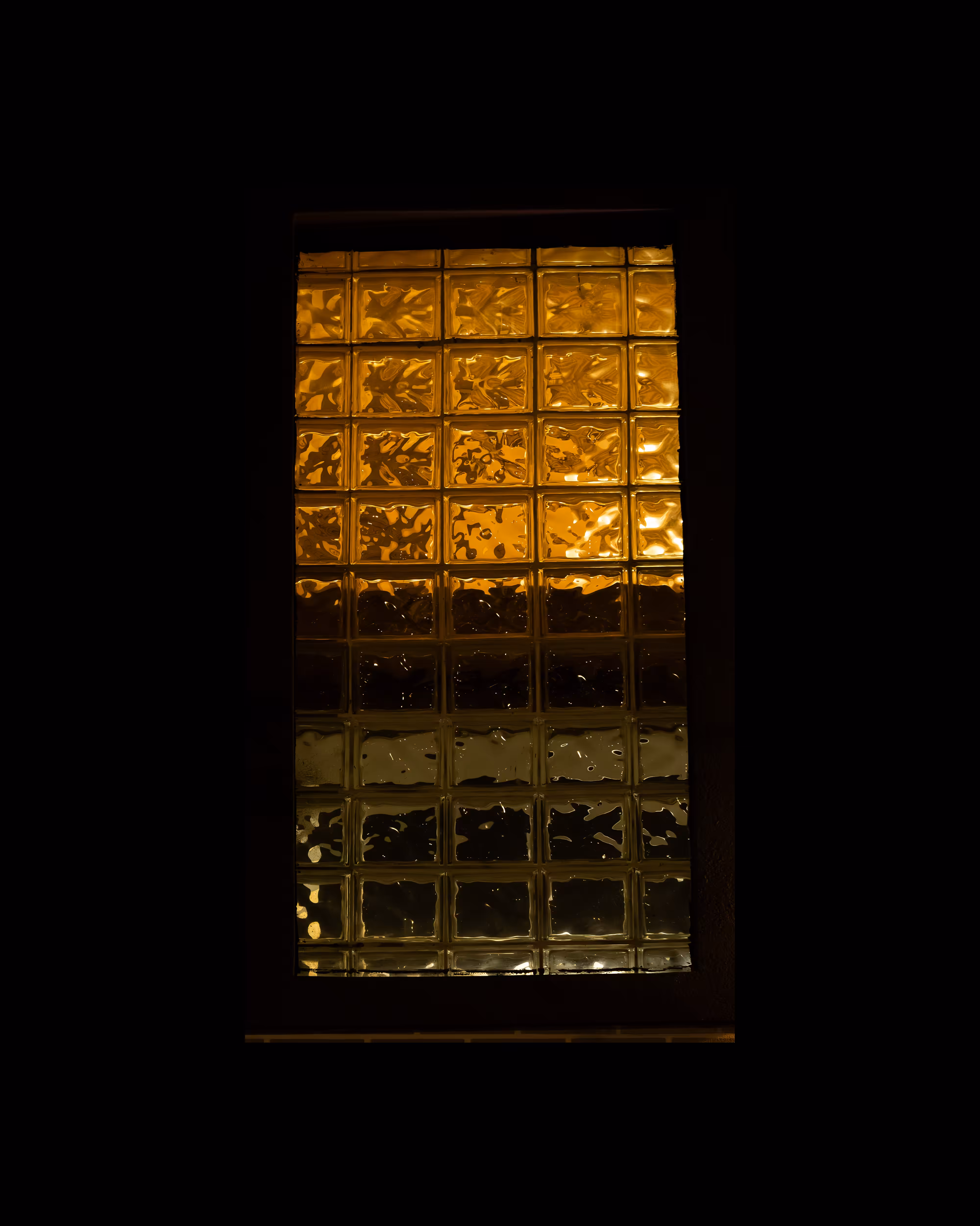 WINDOW 881