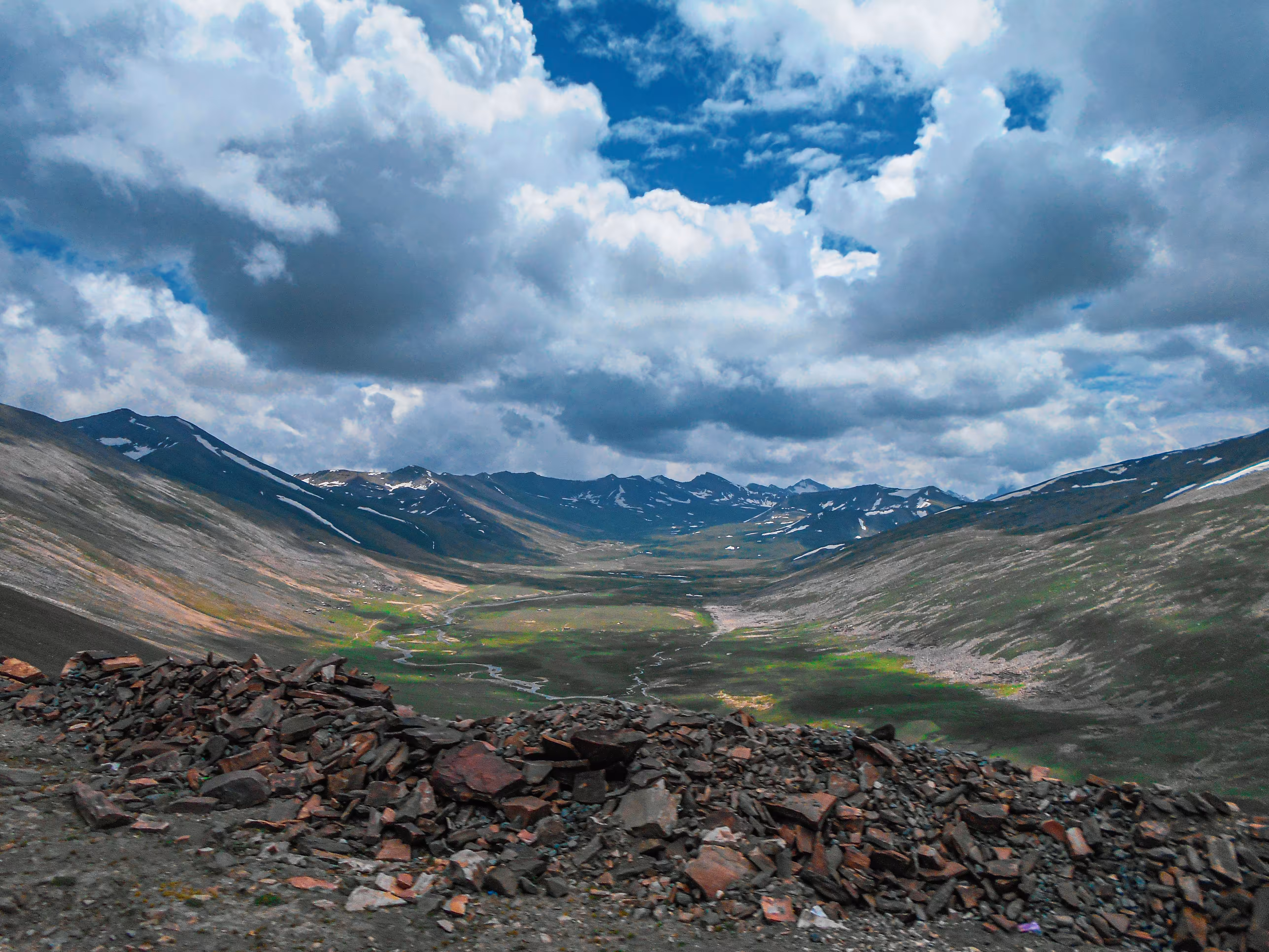 A Glimpse of Paradise. 🏔️☁️❤️