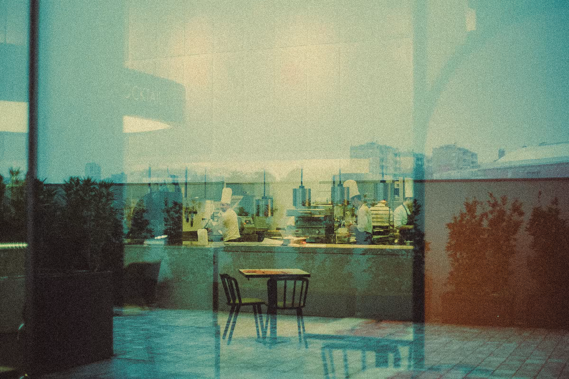 There is some grain in the reflection