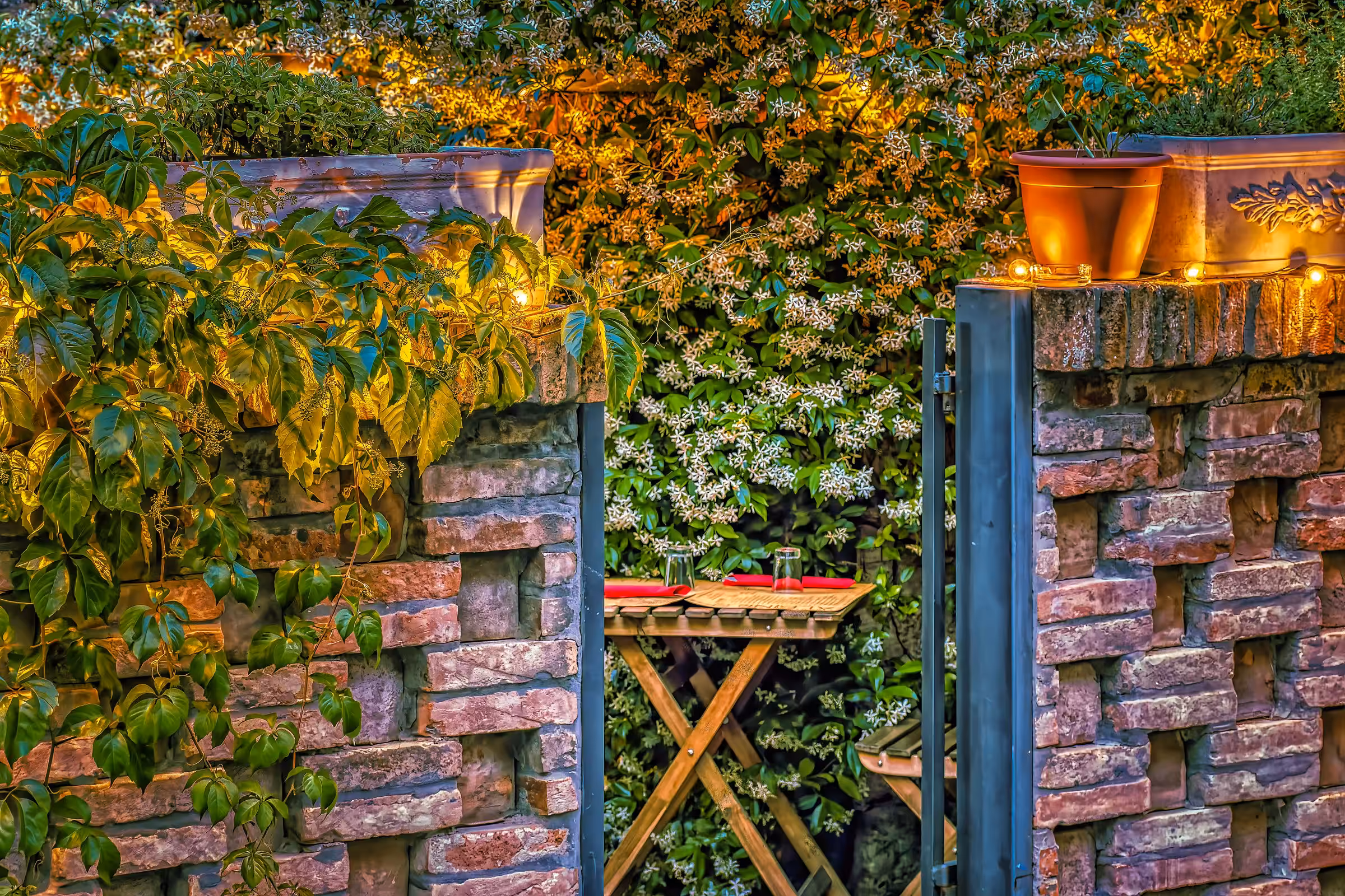 Photography for Advertising, Branding & Editorial: Castrocaro – A Hidden Table Among Flowers and Light