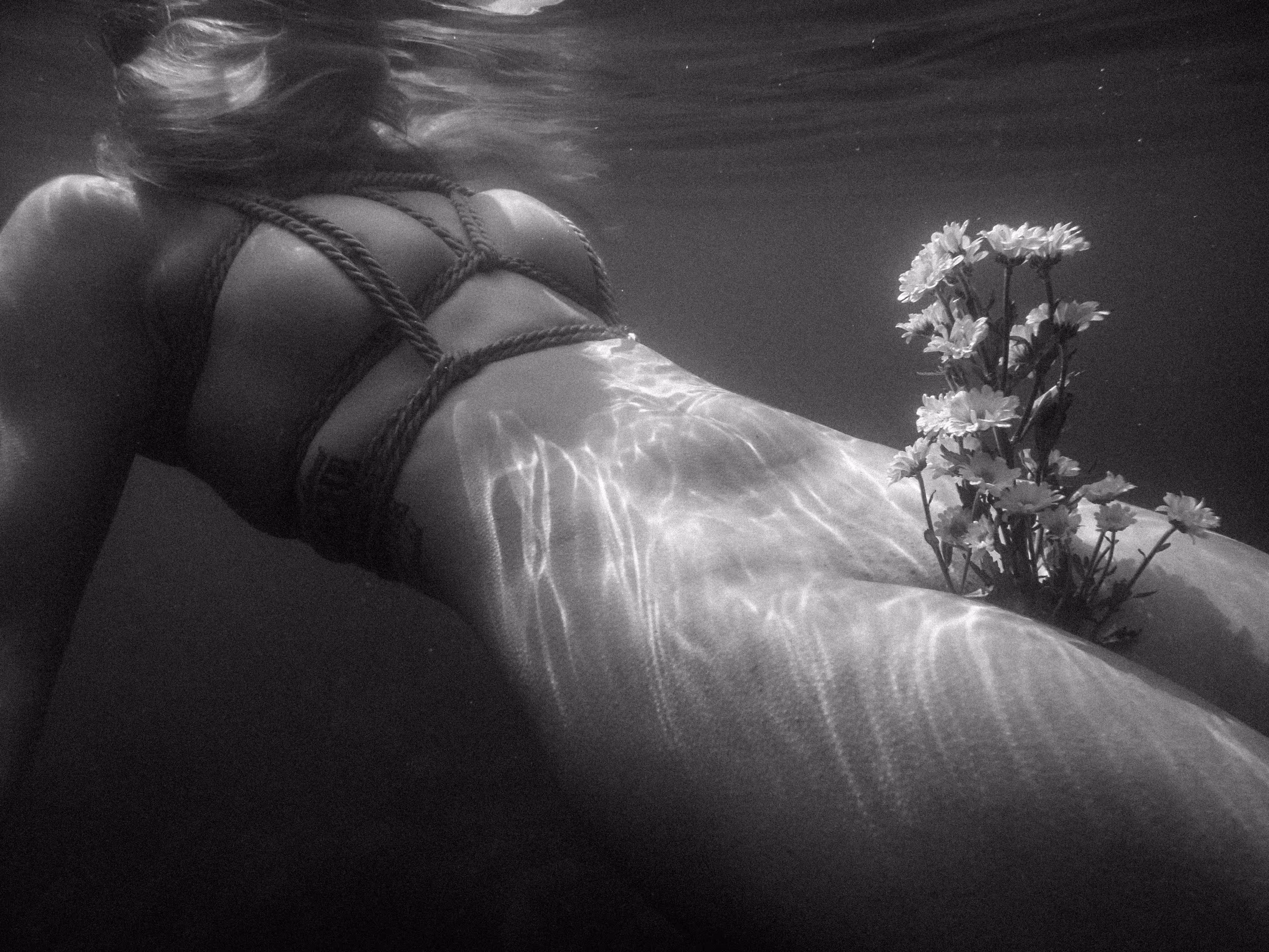 Underwater - Shibari Flowers