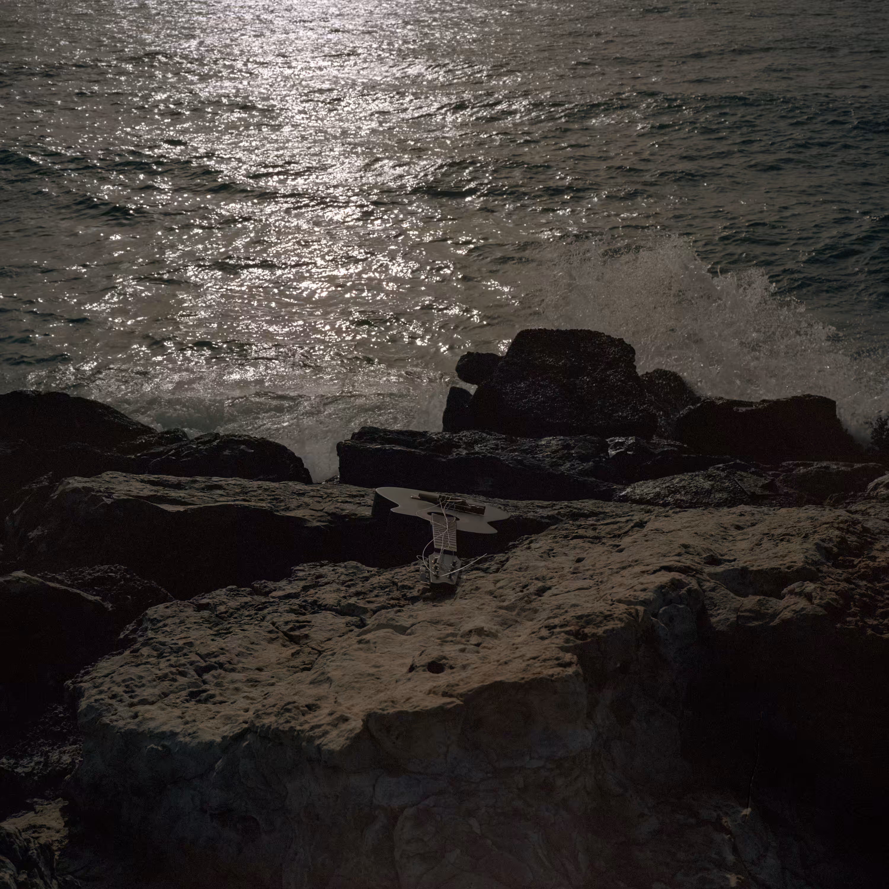 Broken Guitar / Mediterranean Sea. Tel Aviv, 2019