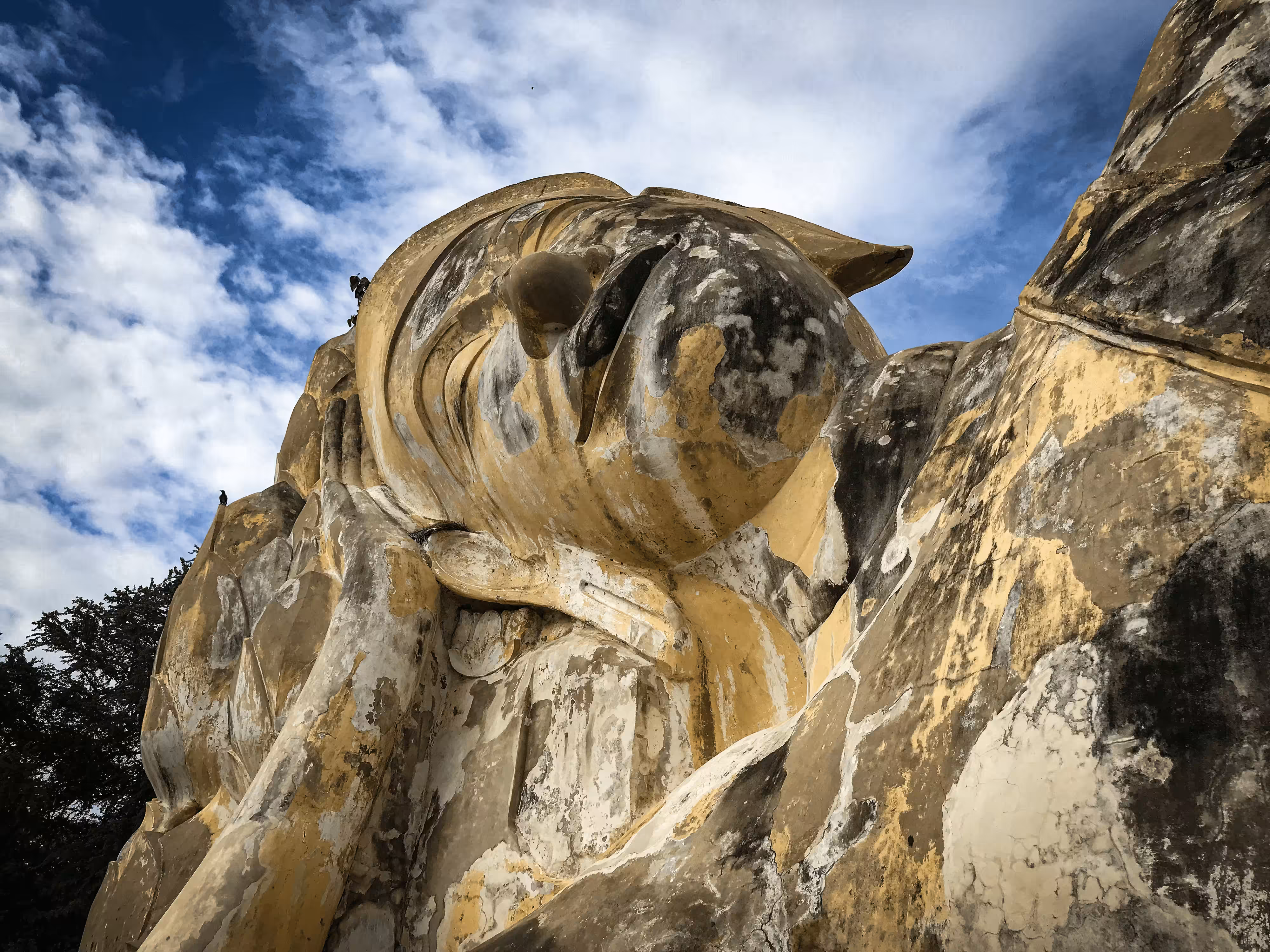 Corners of Asia #02: Wat Lokaya Sutha, Entering Nirvana 
