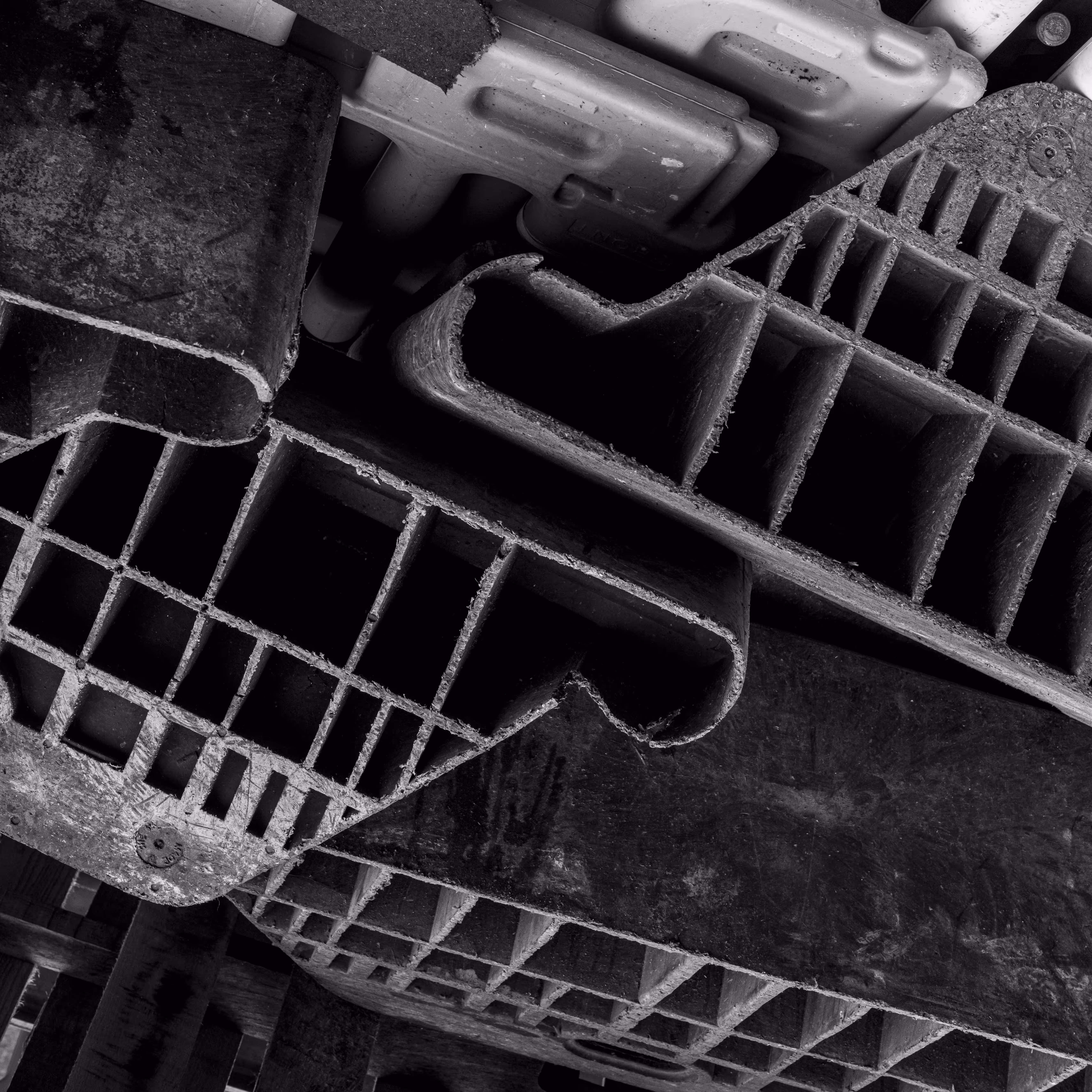 CACHIVACHES (monochrome): CACHIVACHES #29