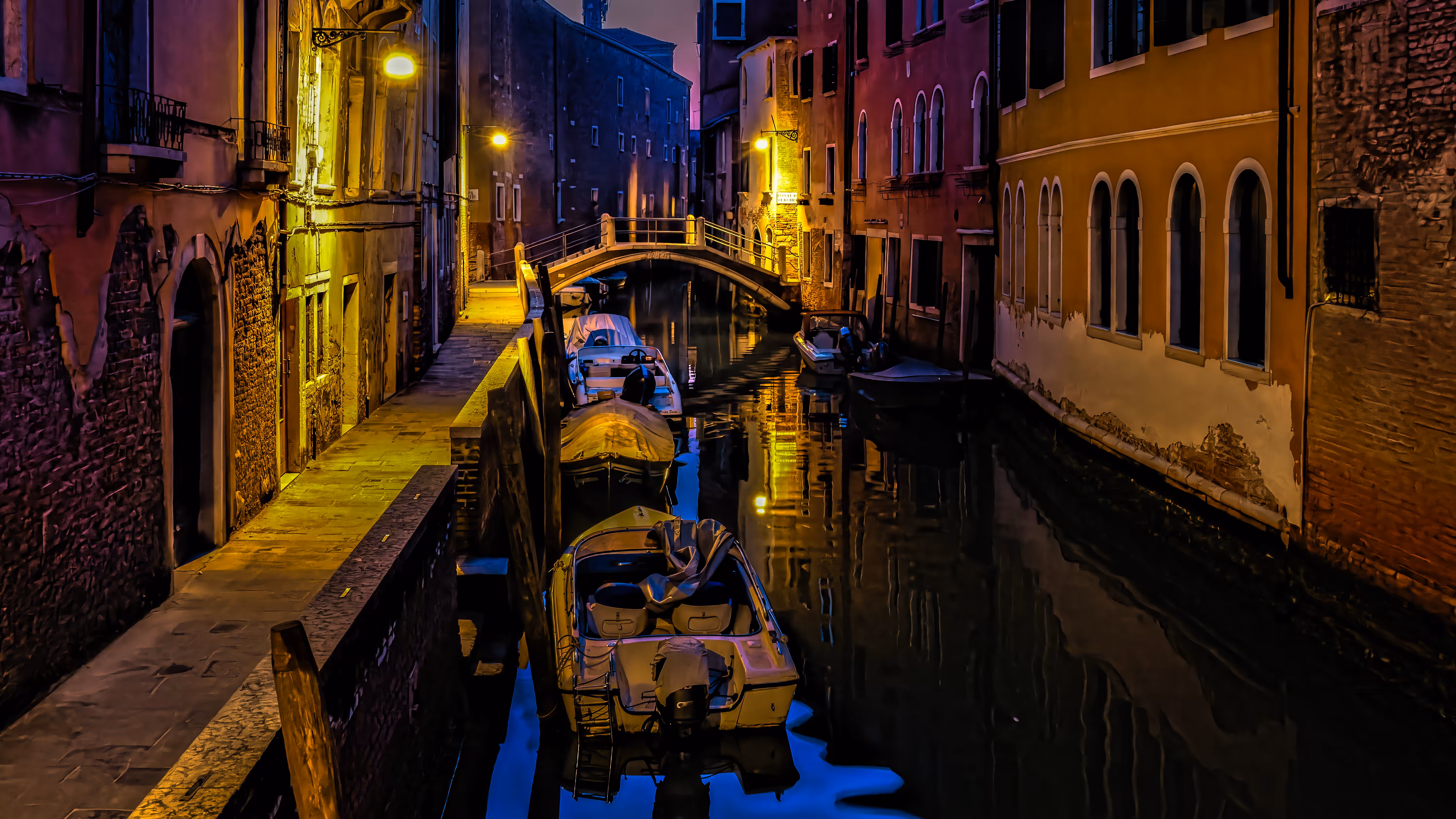 The Light I Found – Fine Art Photography: Golden Night in Venice – Cityscape