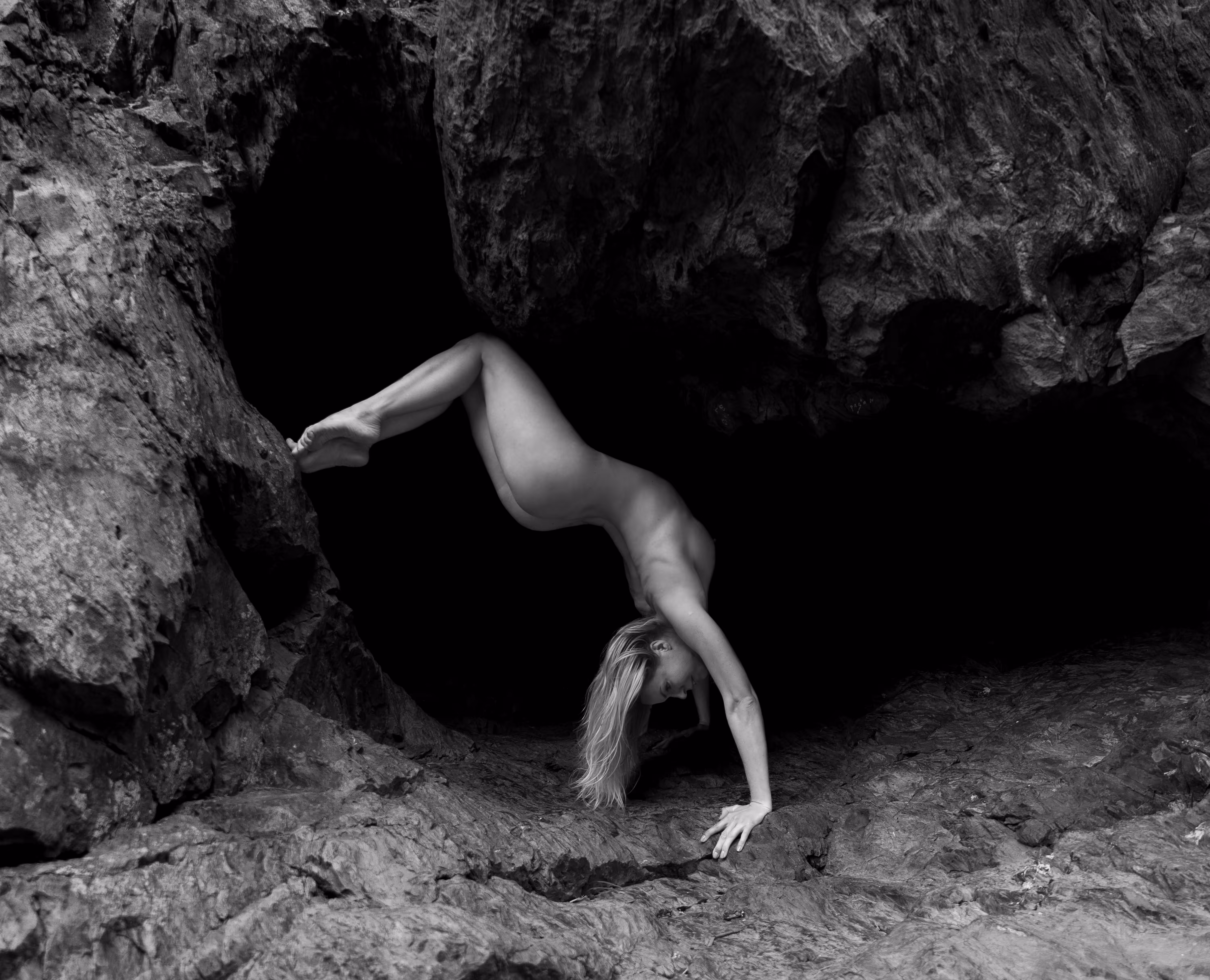 Cave Handstand