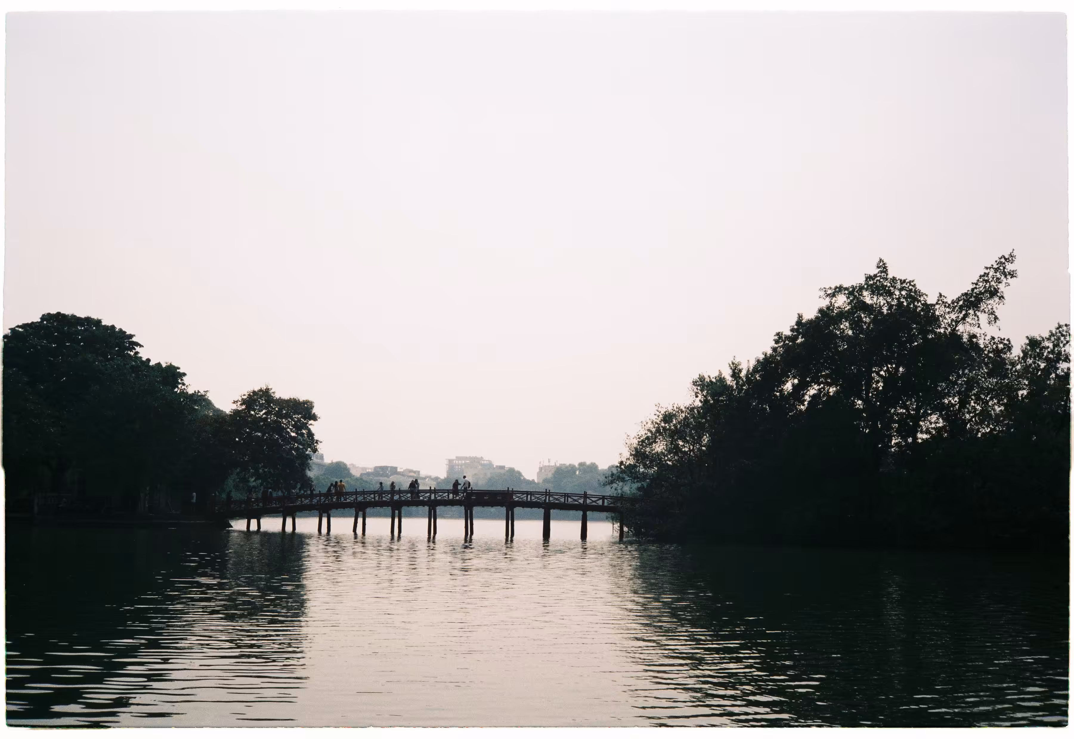 Thê Húc Bridge