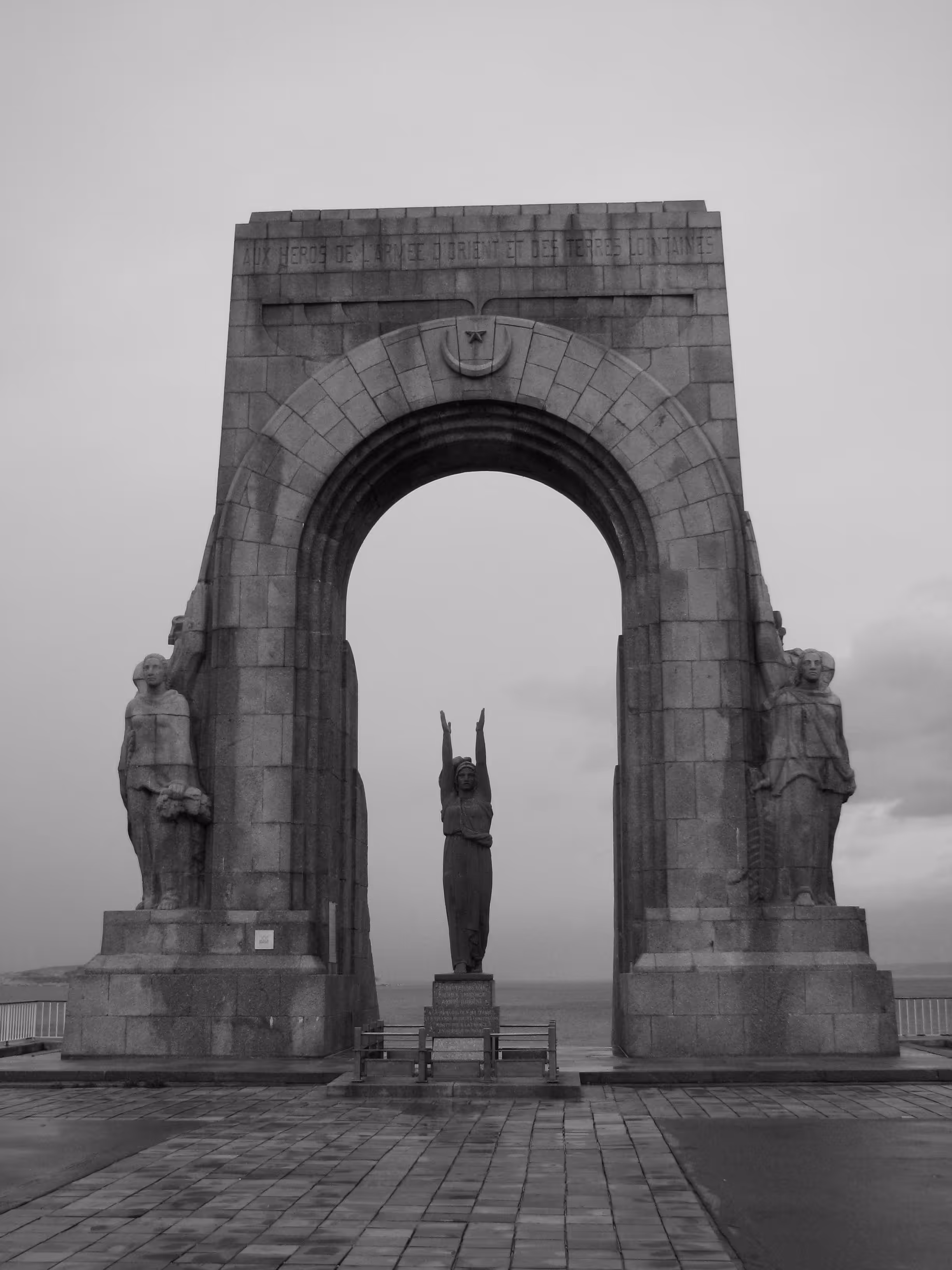 marseilles in black and white
