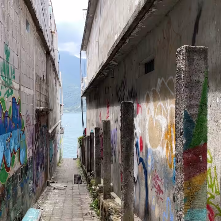 MOMENT #24 - Quiet alley.