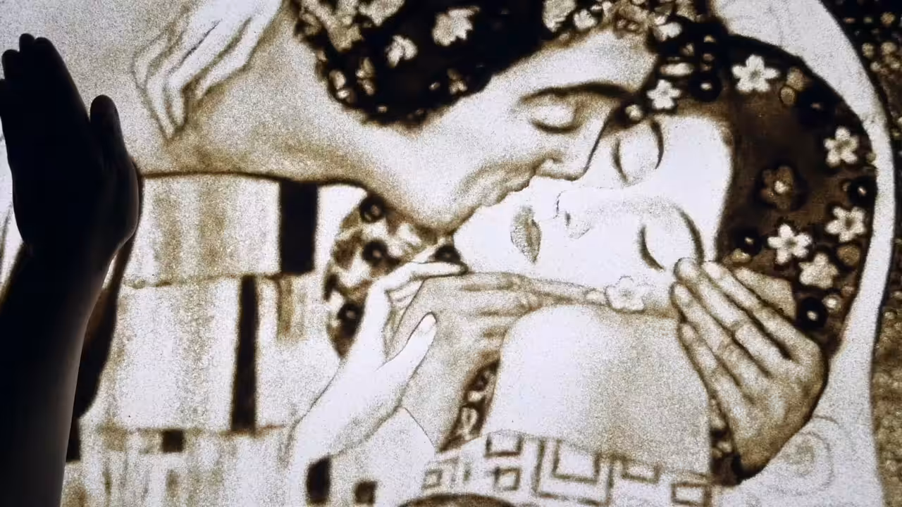 Disappearance of Existence-Gustav Klimt-kiss