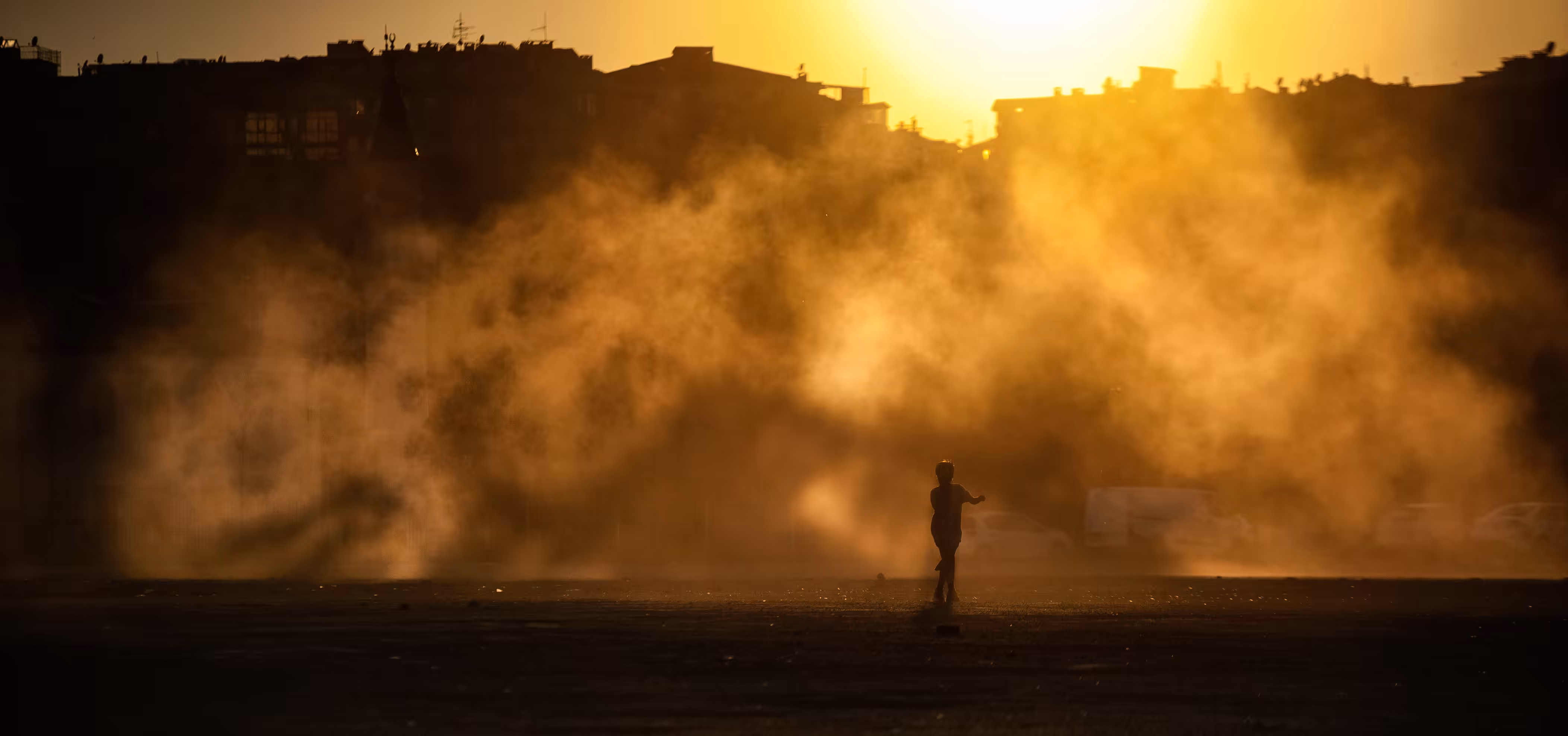 Fading in Dust