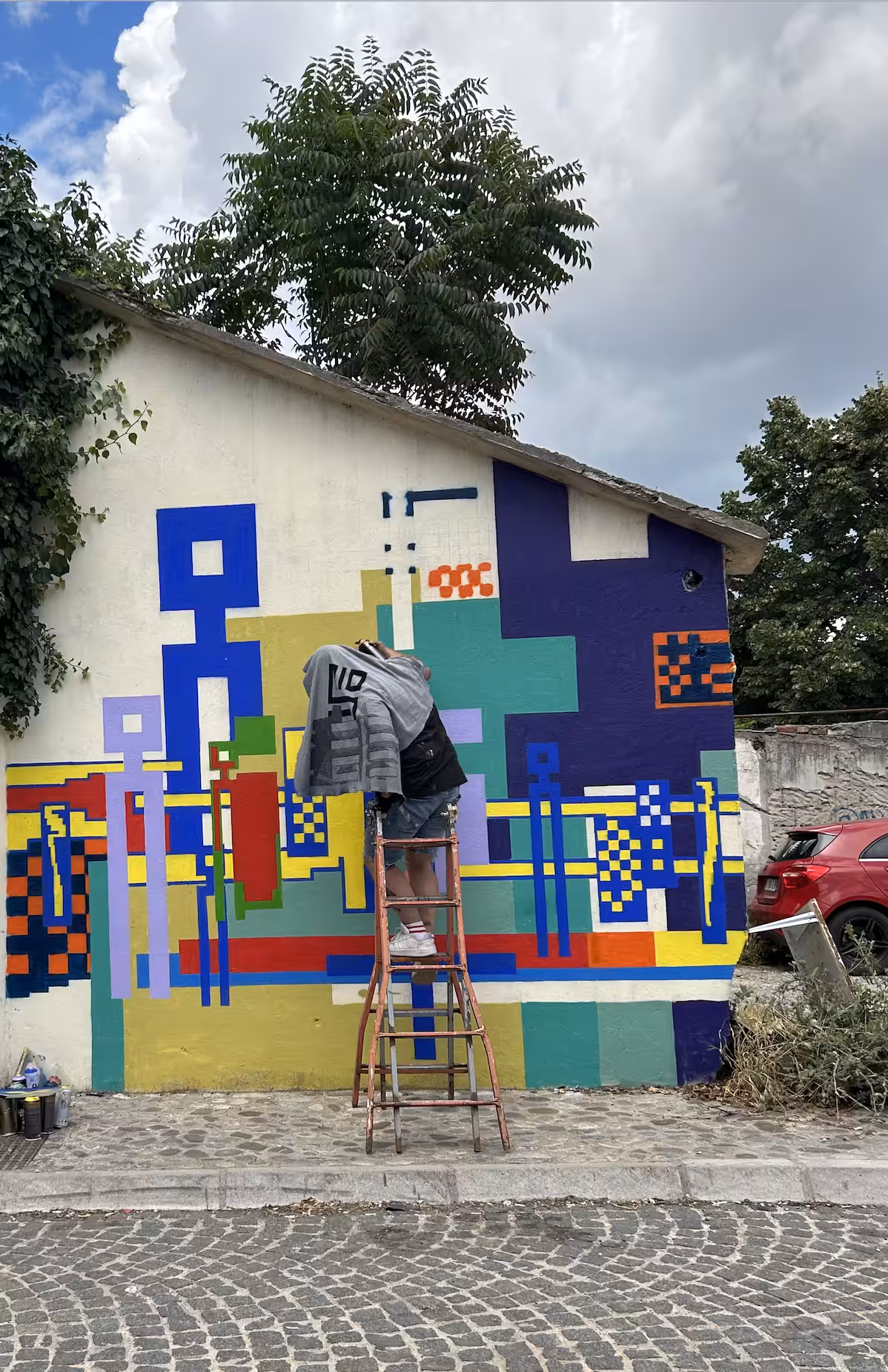 Destructure on wall