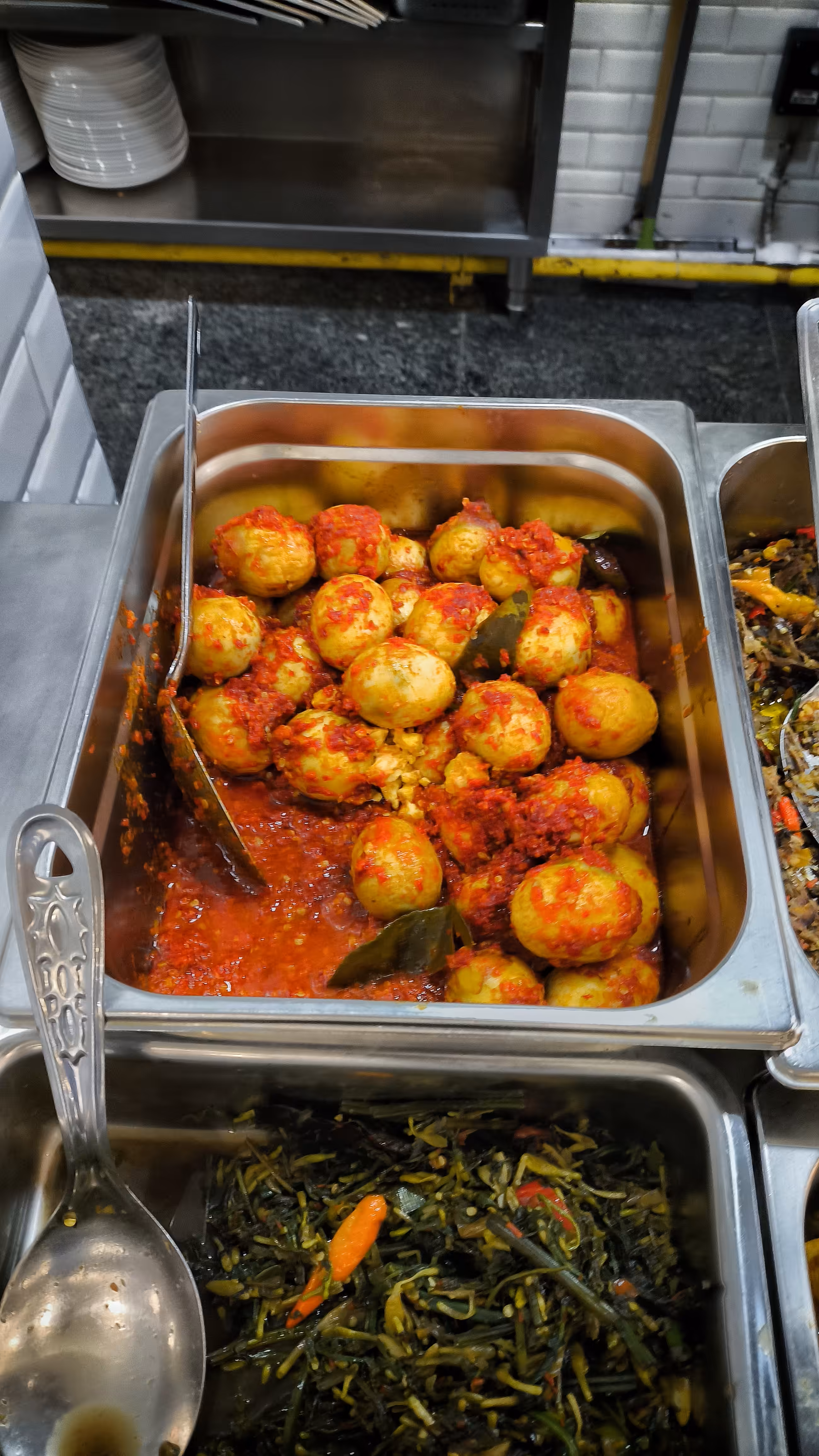 Heat Waiting in Steel Trays