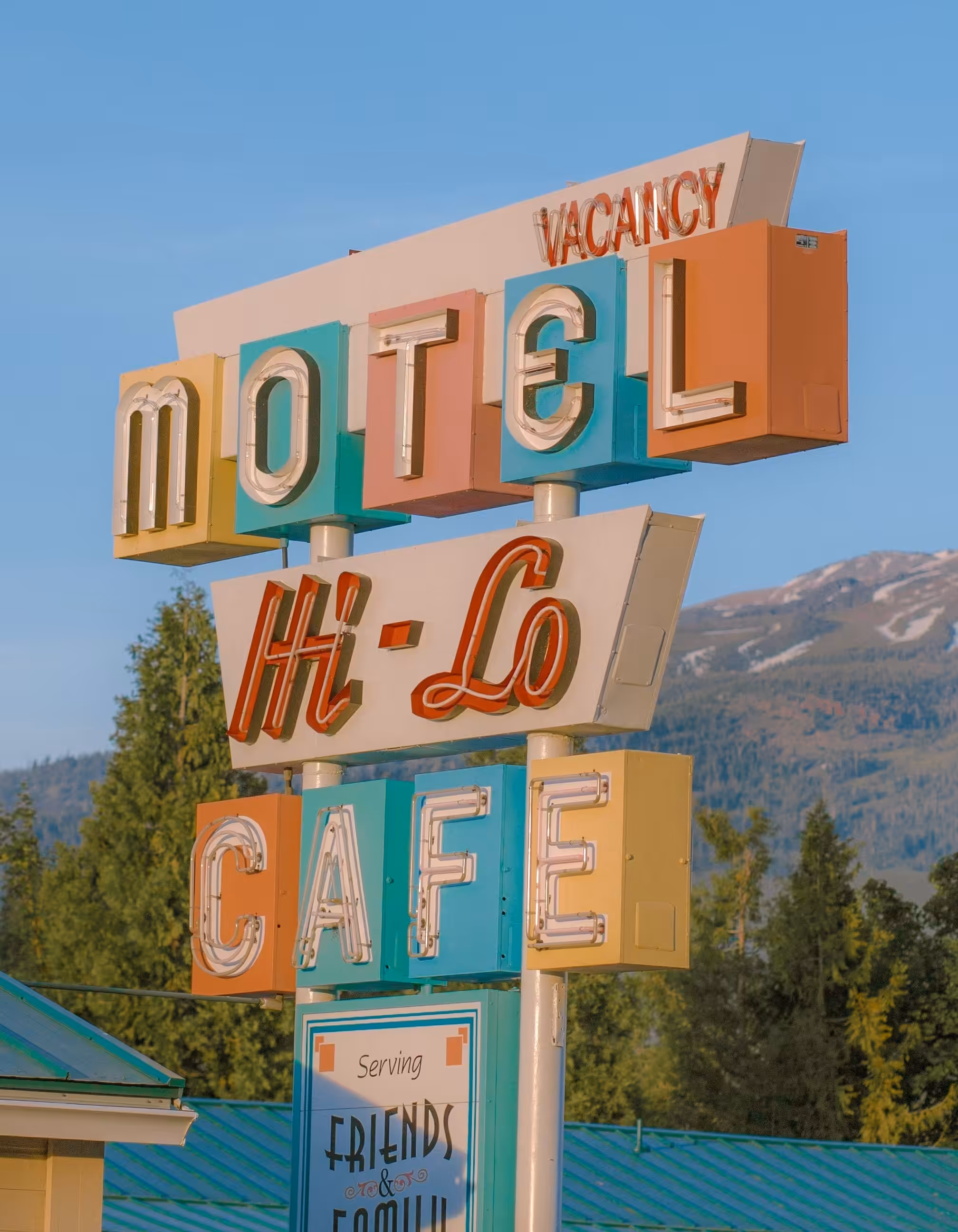 Rainbow Motel 🌈