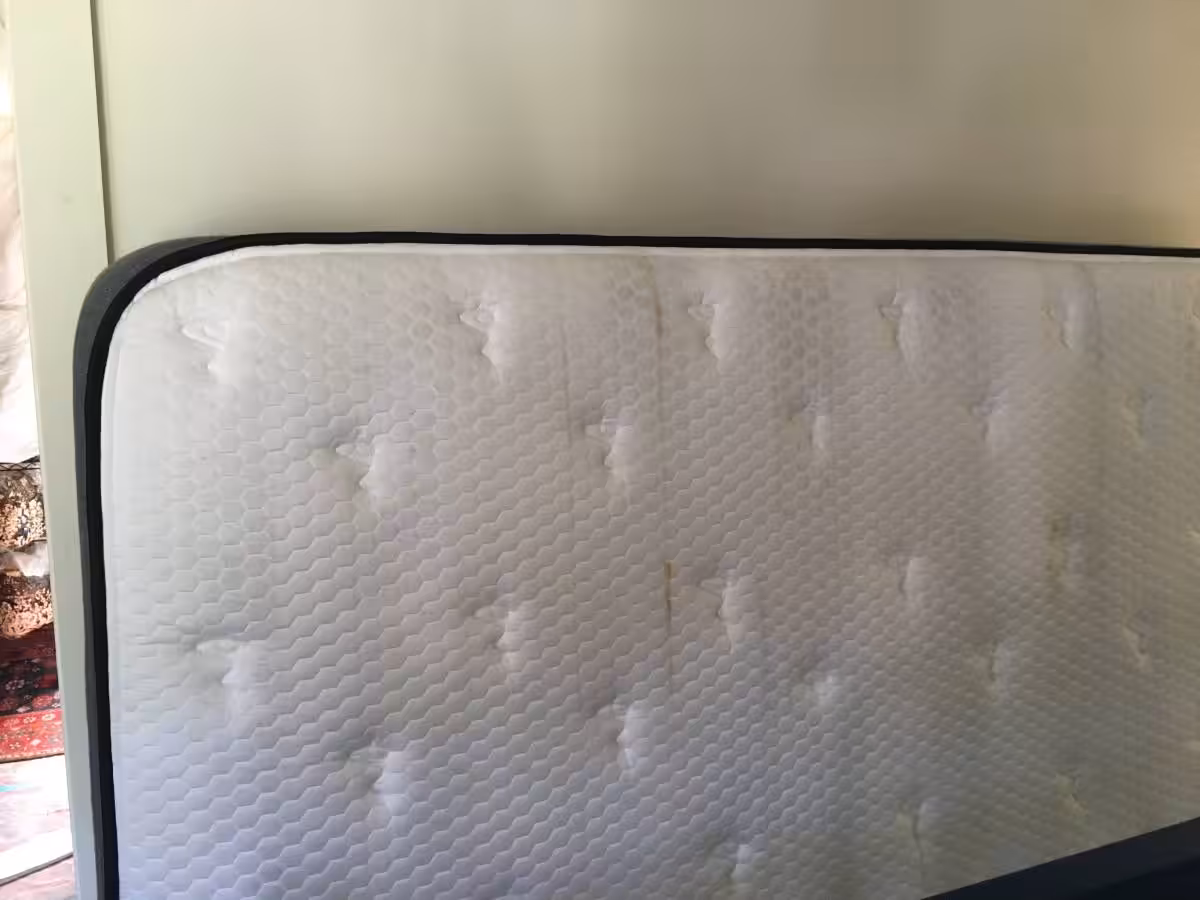 free clean queen mattress (PLANK brand) (HIGHLAND)