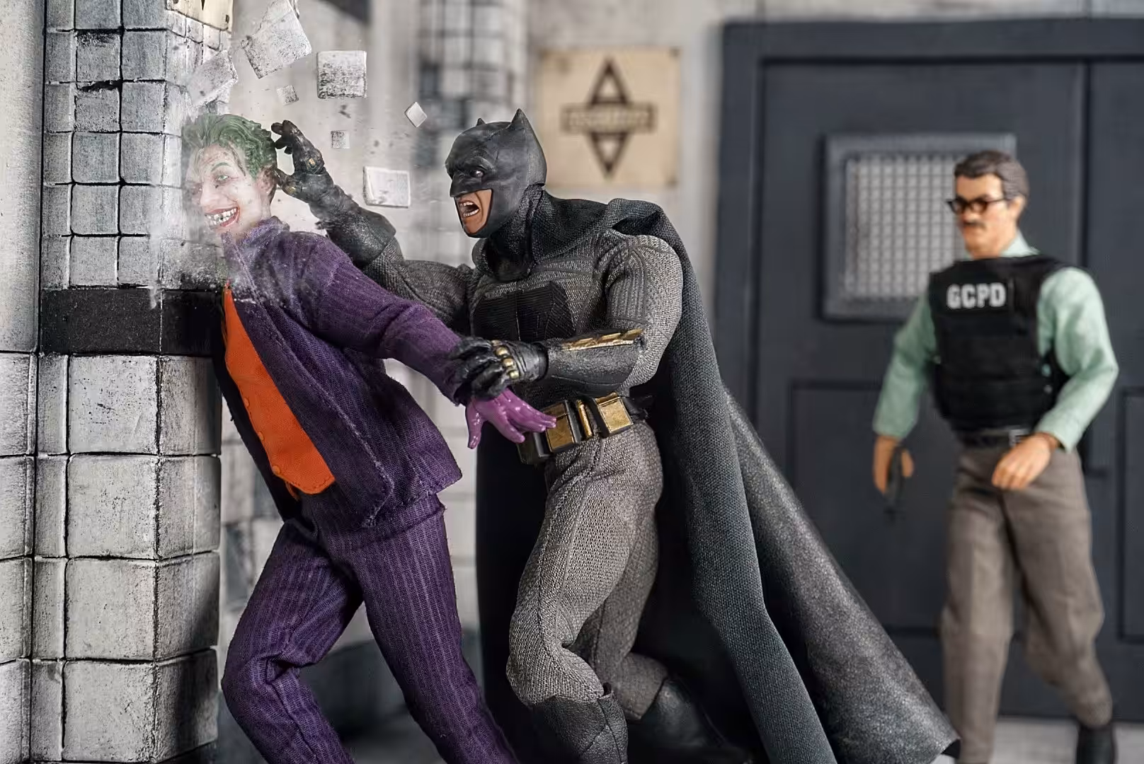 Batman and James Gordon vs The Joker