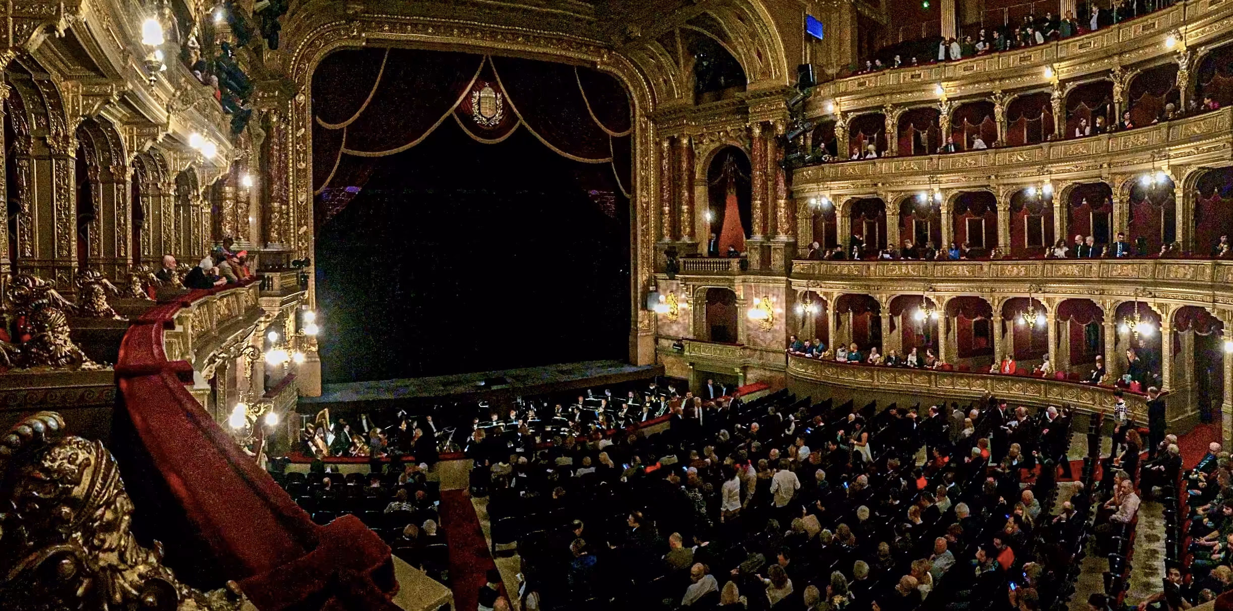 Do you see what I see ?: Streets of Budapest - Royal Hungarian Opera House