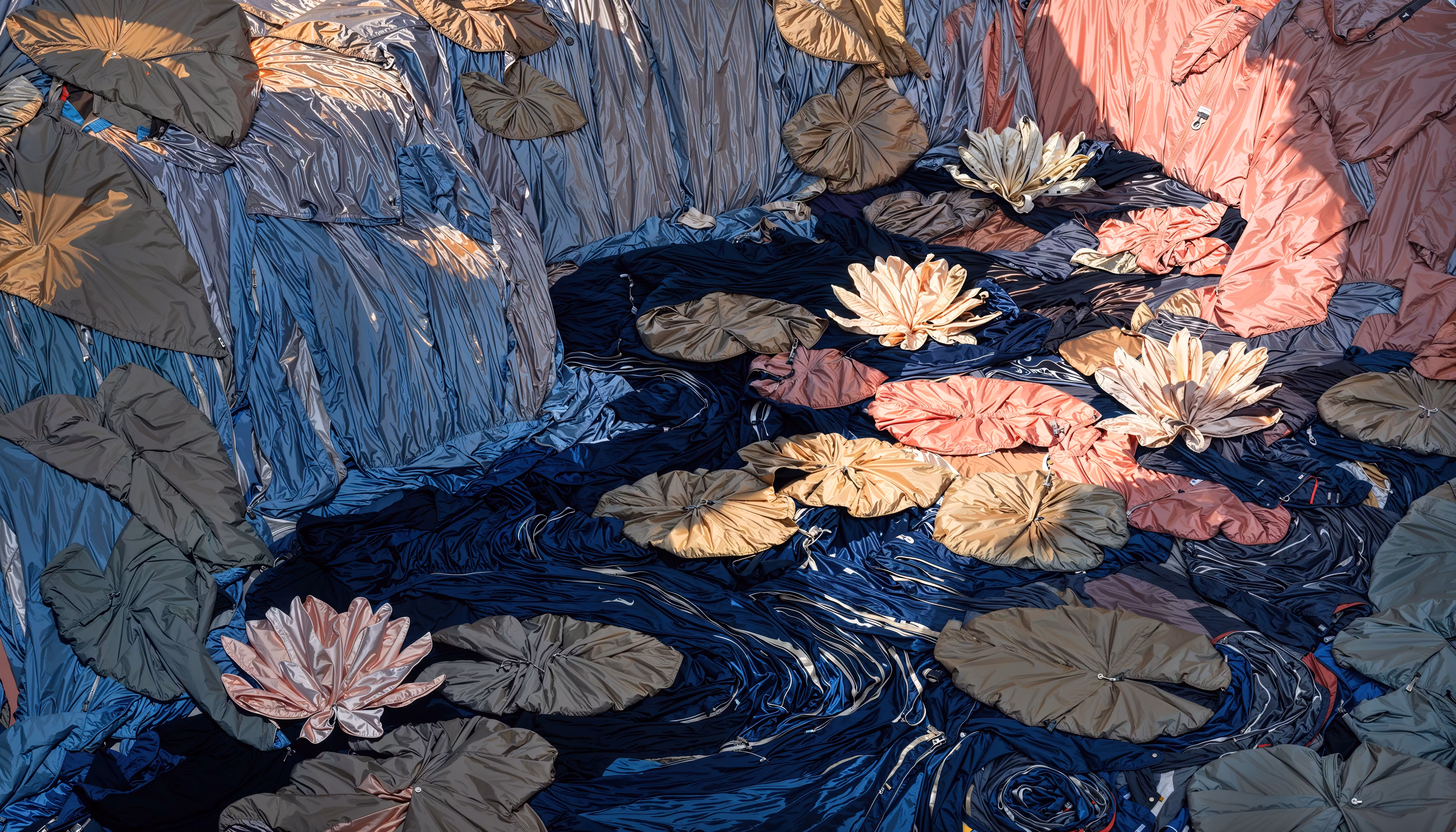 Where Light Cascades in Folds