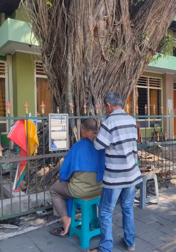 Kelas Kreatif Bentara: Tukang Cukur Legendaris di Pojok Alun-alun Utara Yogyakarta 