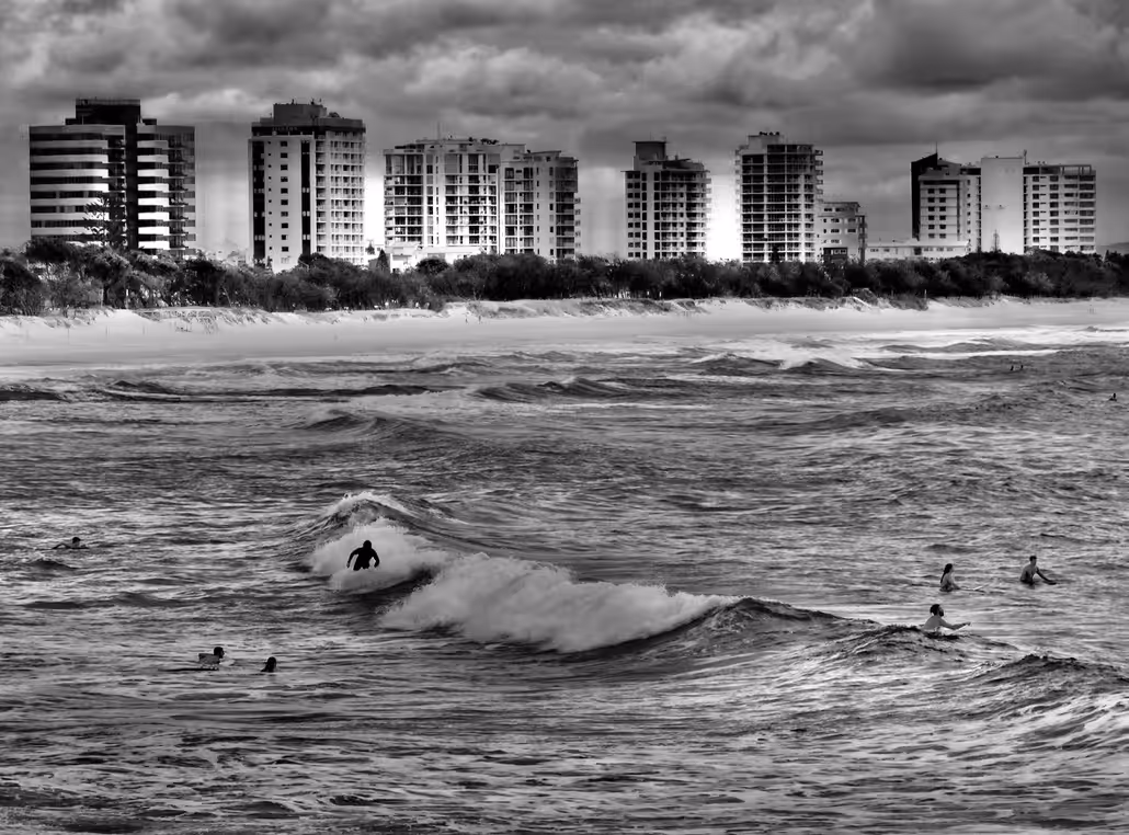 Black & White: City Surfing