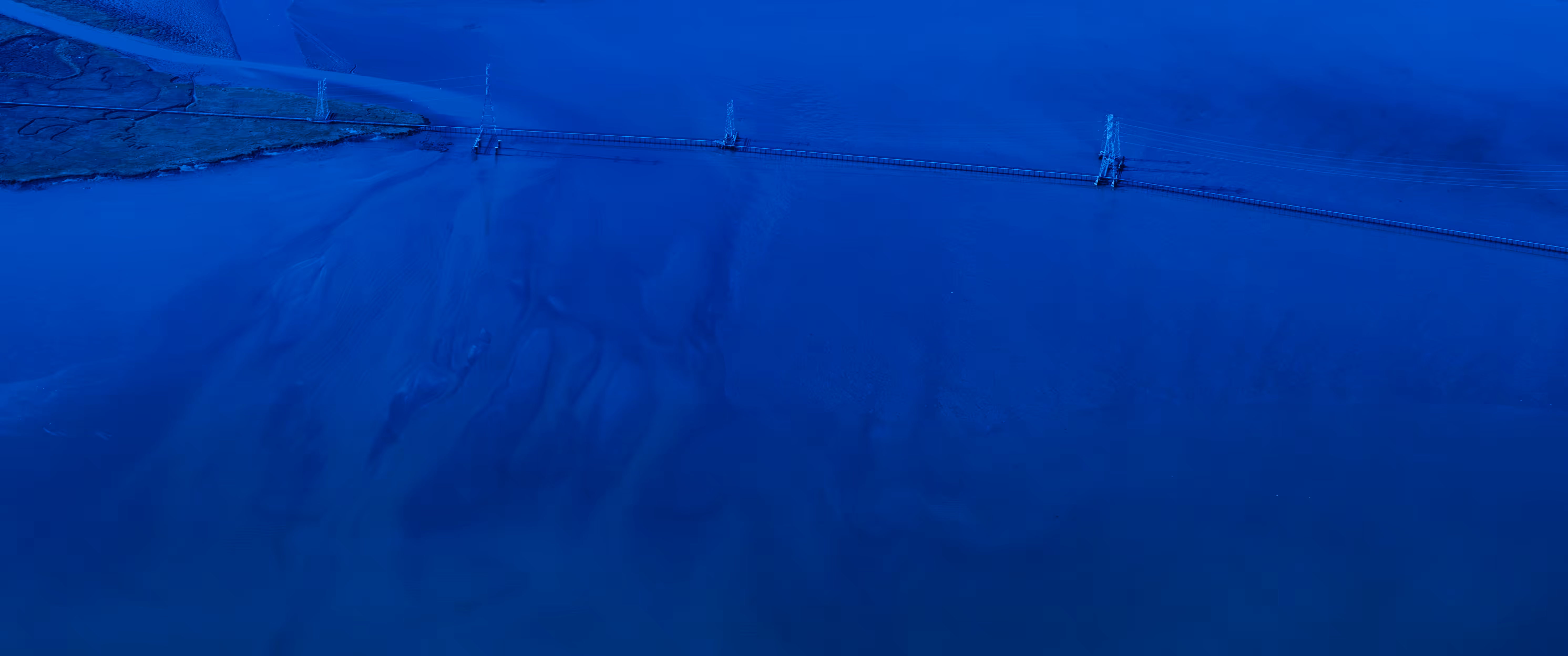 traces in blue