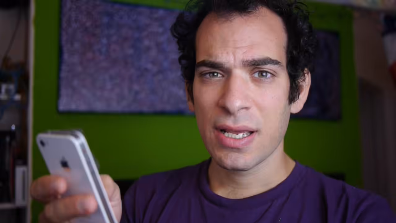 Siri : AutoTuned (Tribute to Steve Jobs)