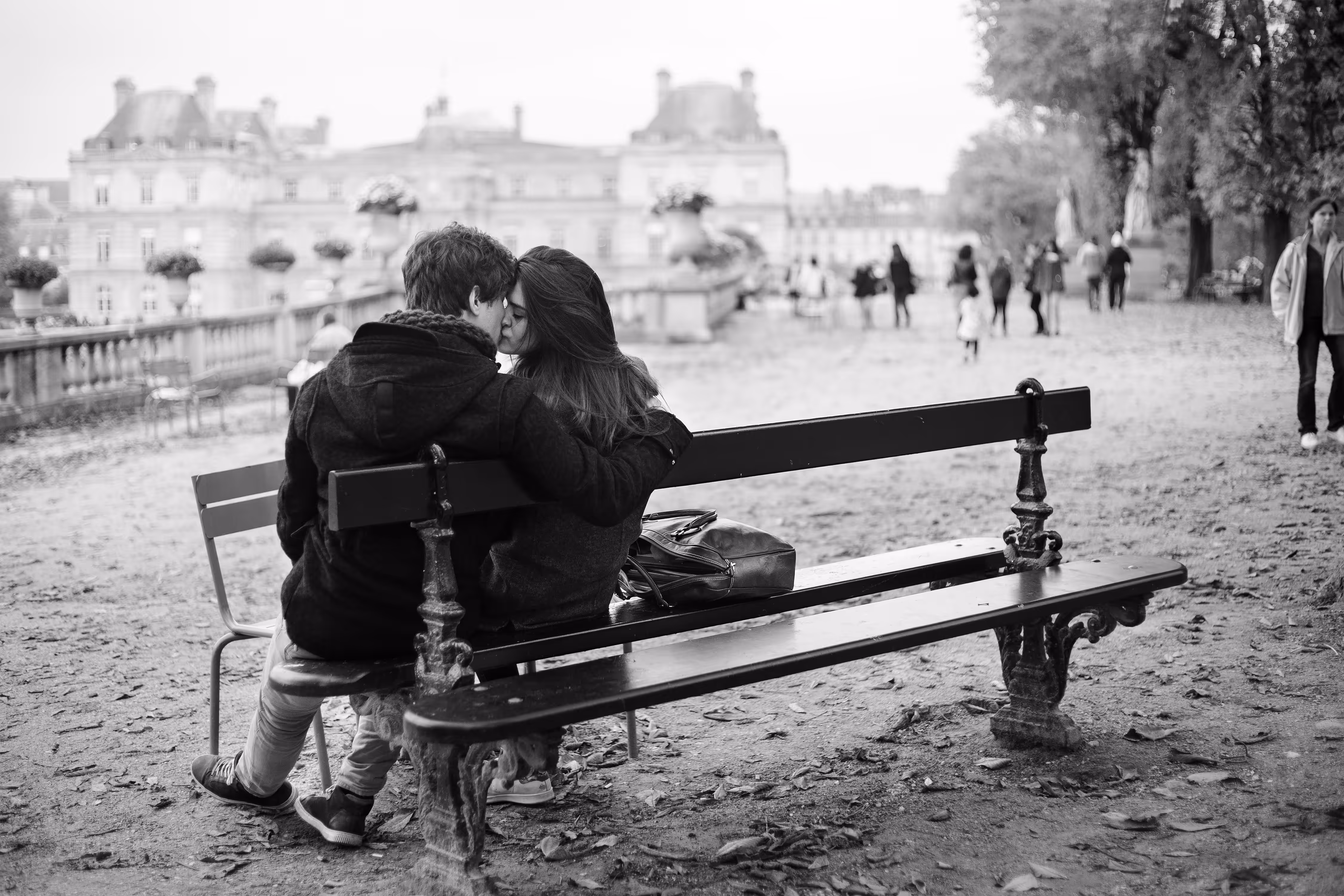 The kiss in the Luxembourg gardens