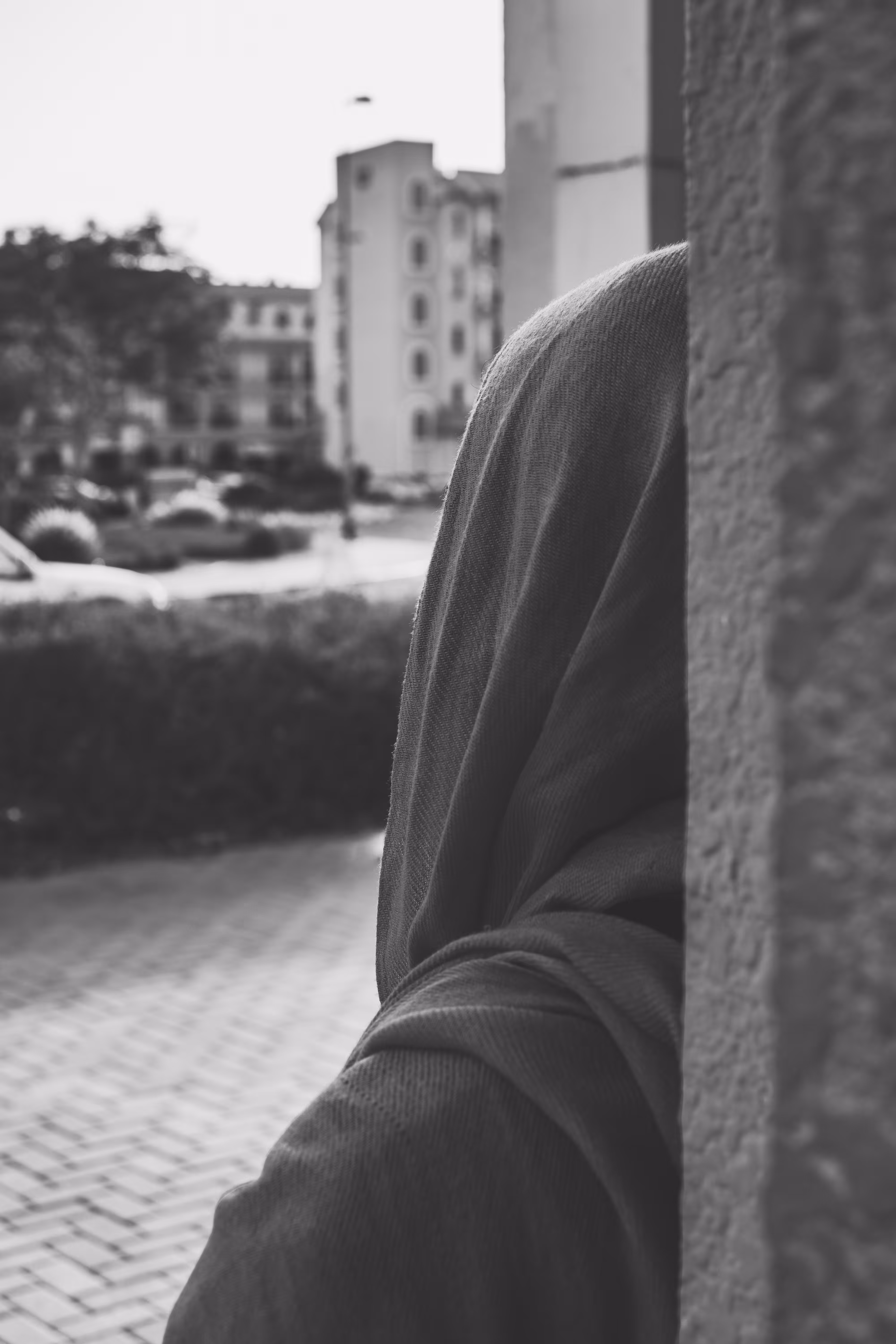 Show & Tell (in B&W): Onlooking