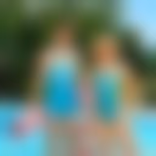 En Maillot de Bain: Thuy Tien et Albertine en maillot de bain au Cameroun