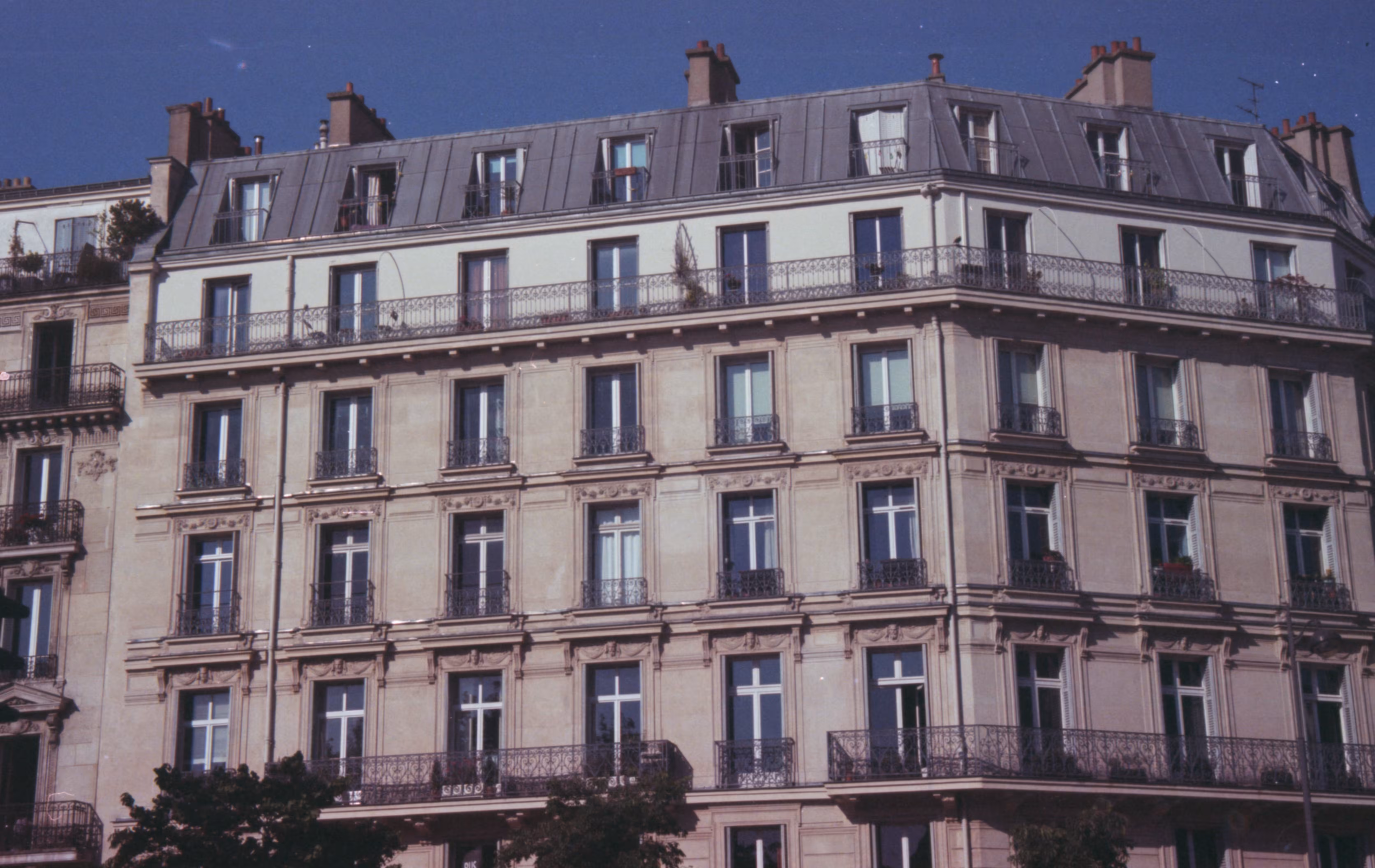 Paris Film Photography: bâtiment du 11ème