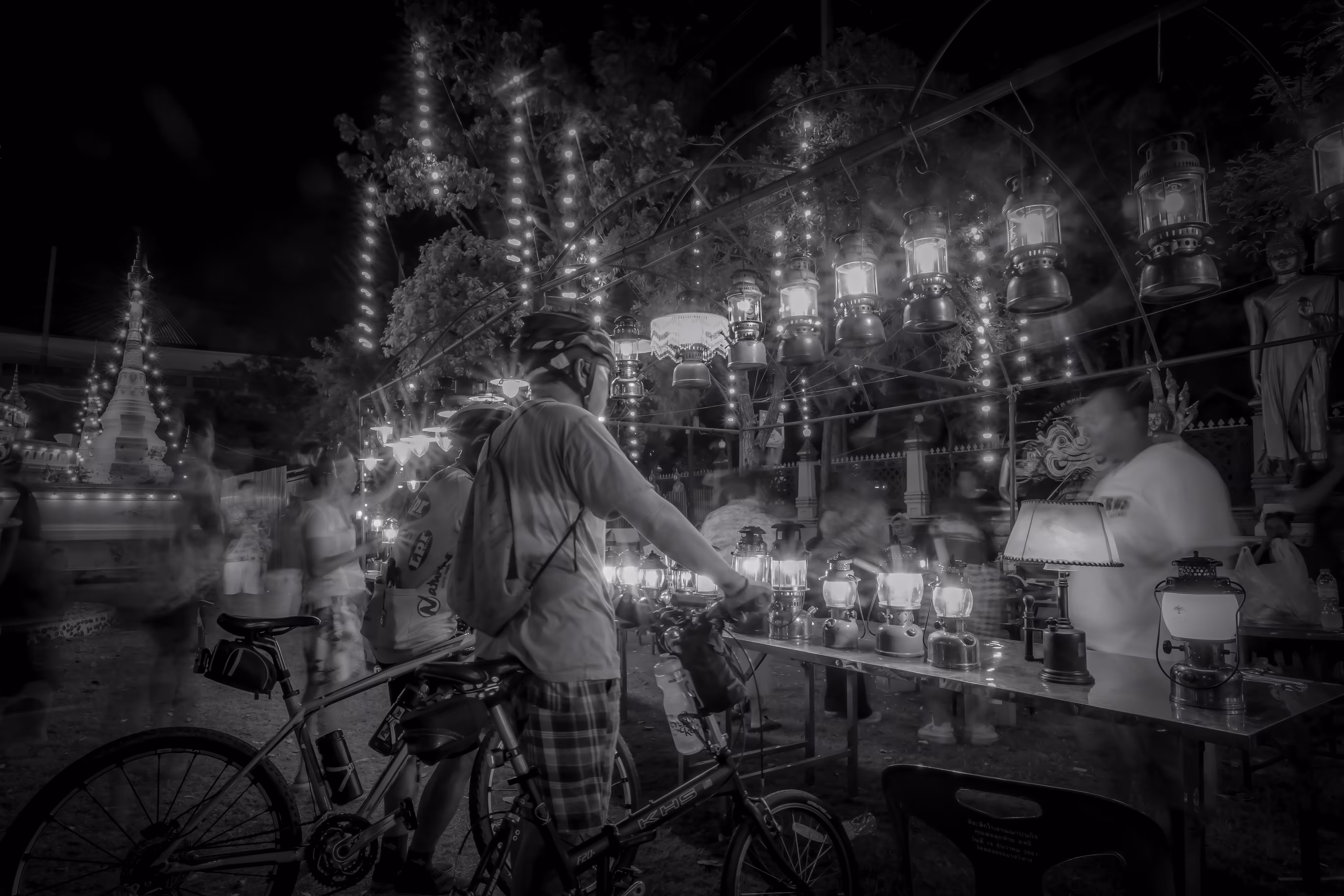 B&W Photography: Lantern stall