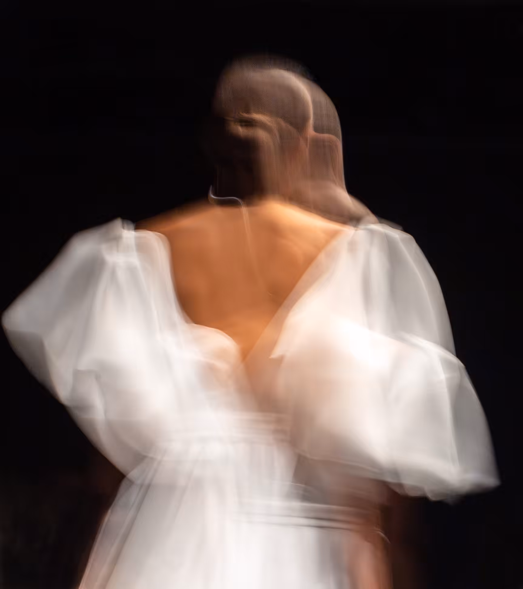 WHITE SWAN