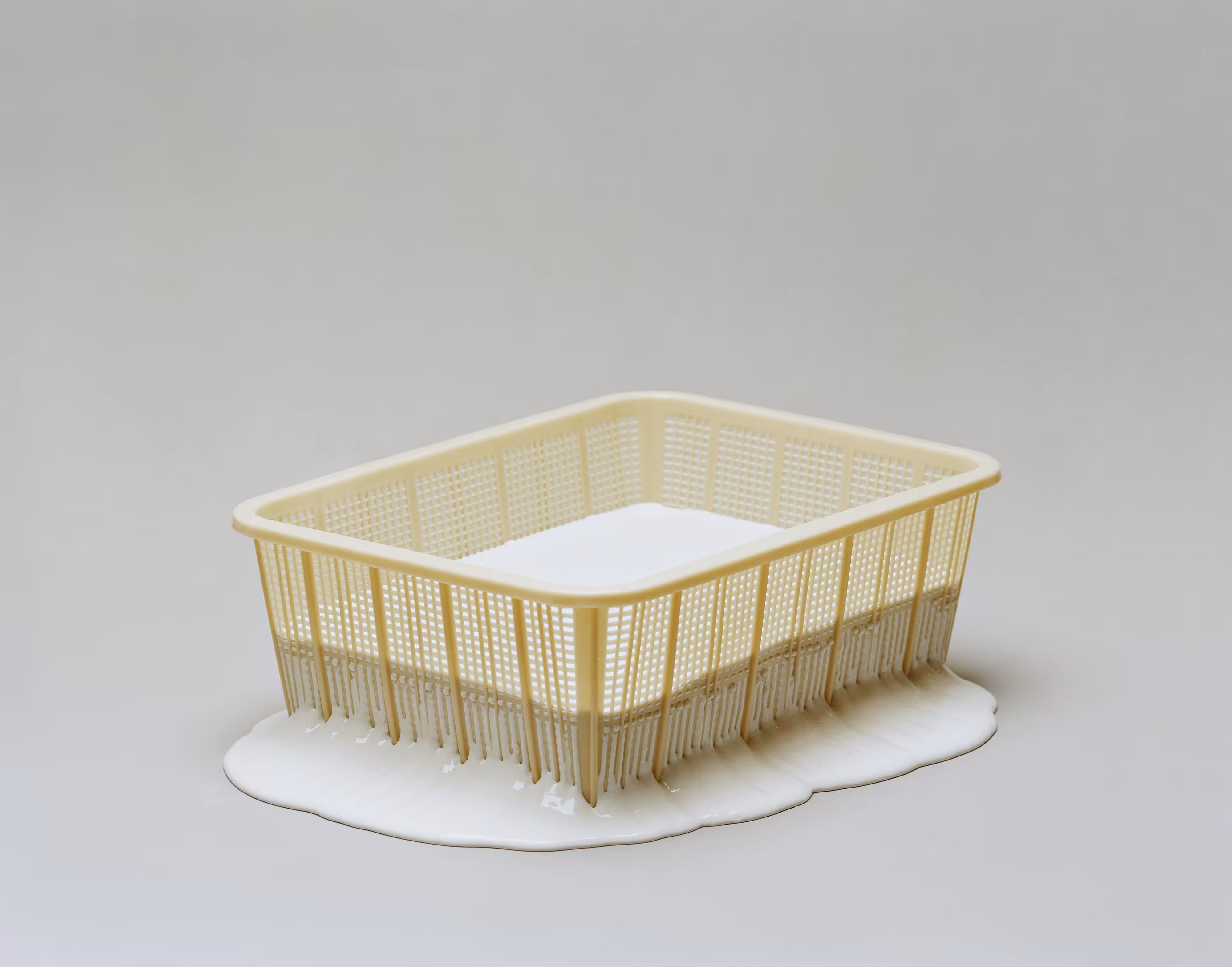 Mauricio Alejo: Containing