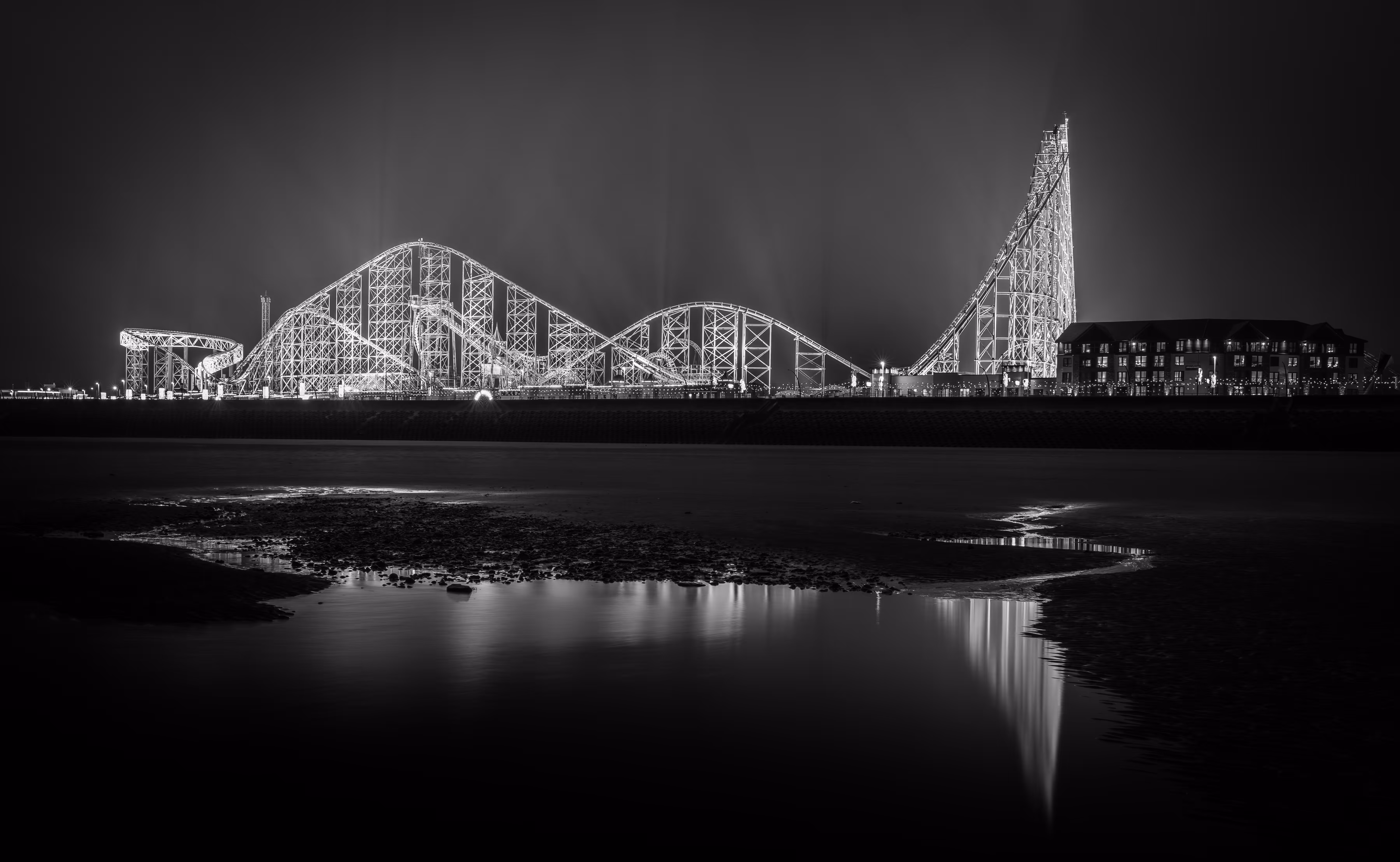BLACKPOOL AT NIGHT