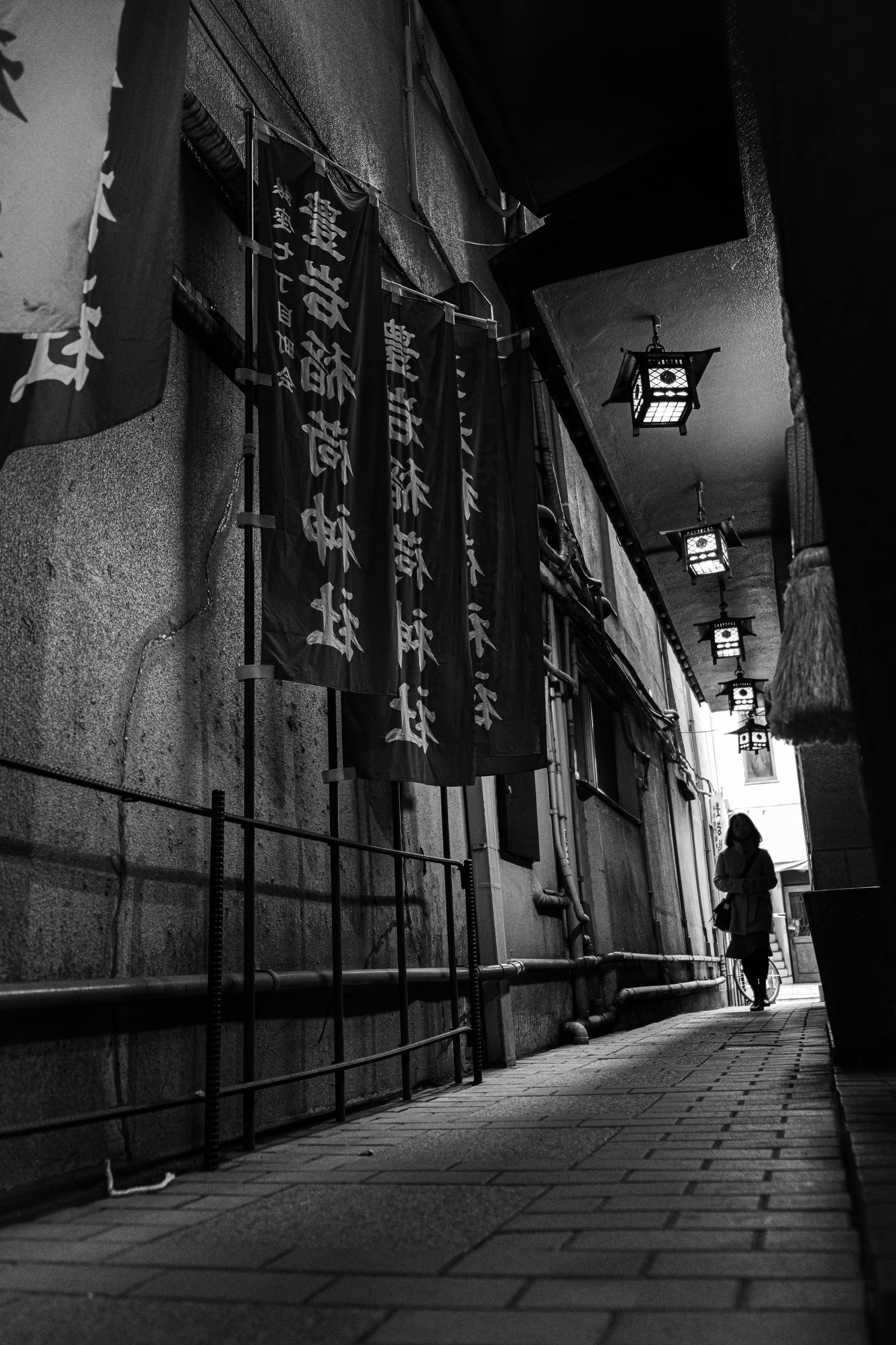 ALLEY WALK | 路地裏の散歩