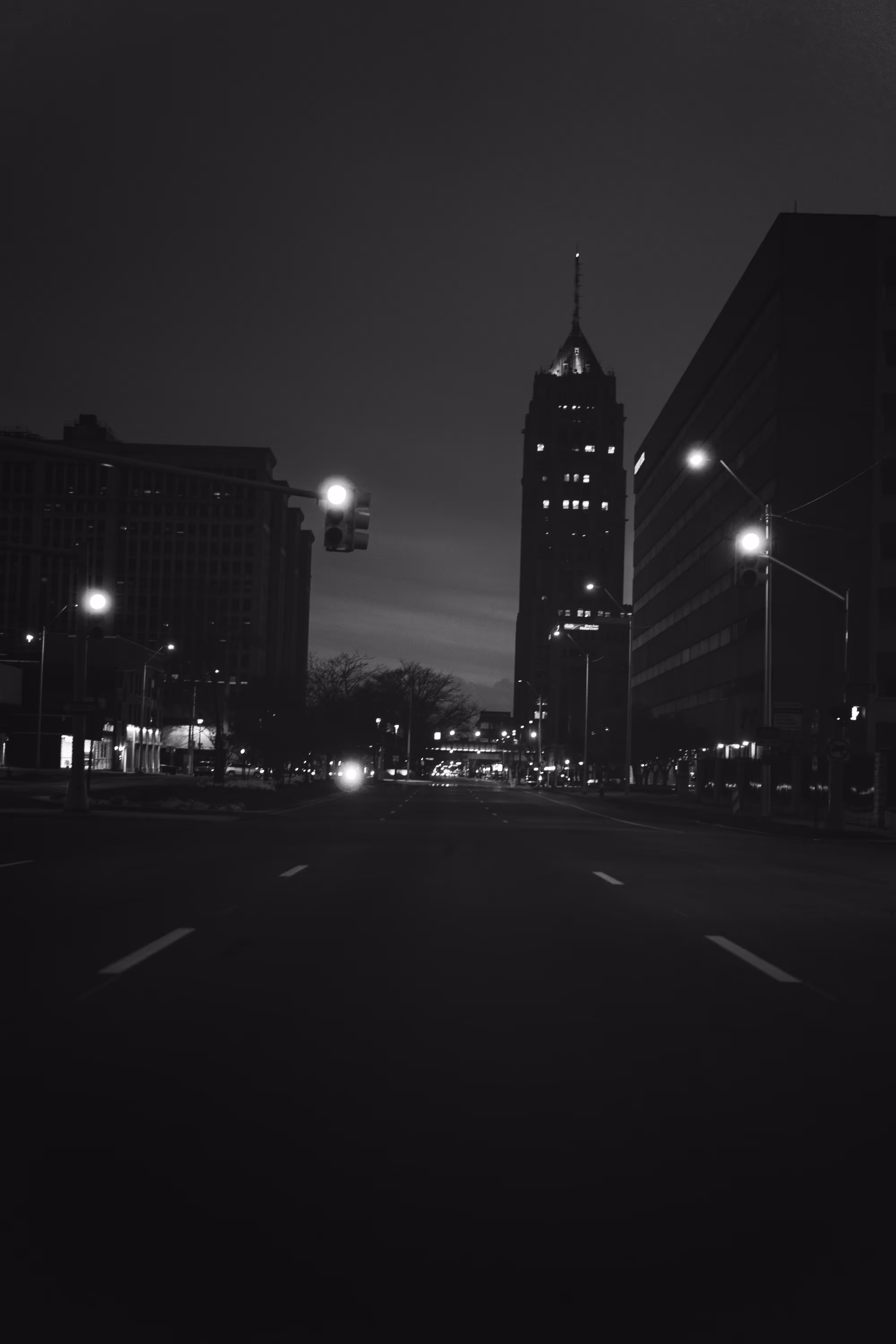 W GRAND BLVD