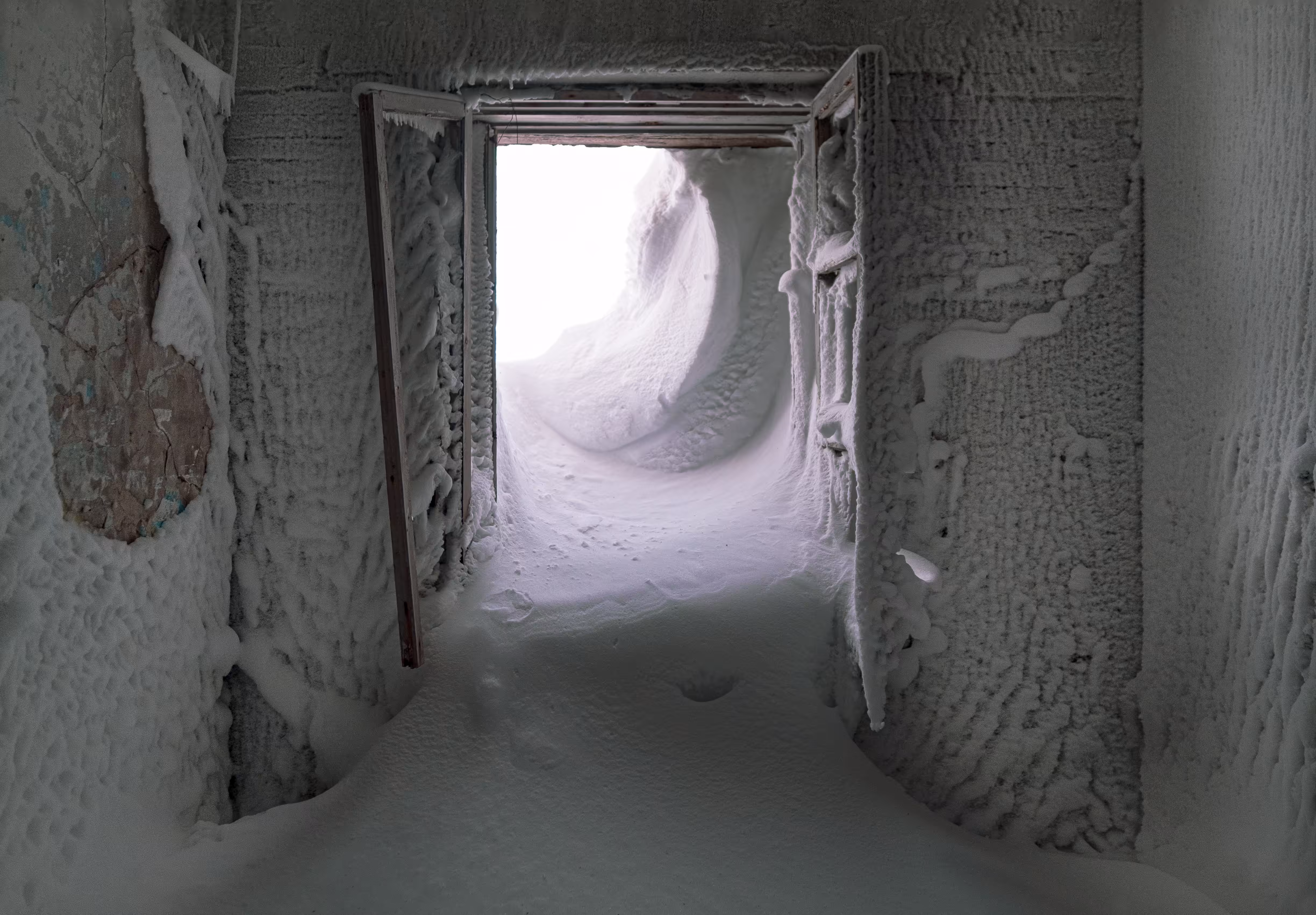 Snowy windows in Norilsk IV