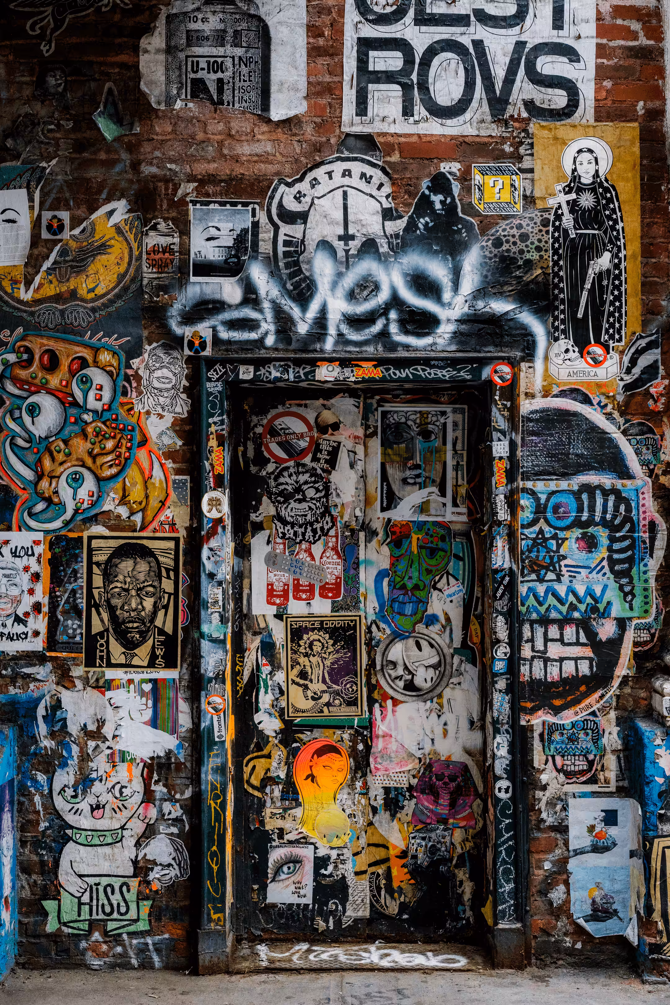 Fragment of Gotham #34. Graffiti Door 2/3
