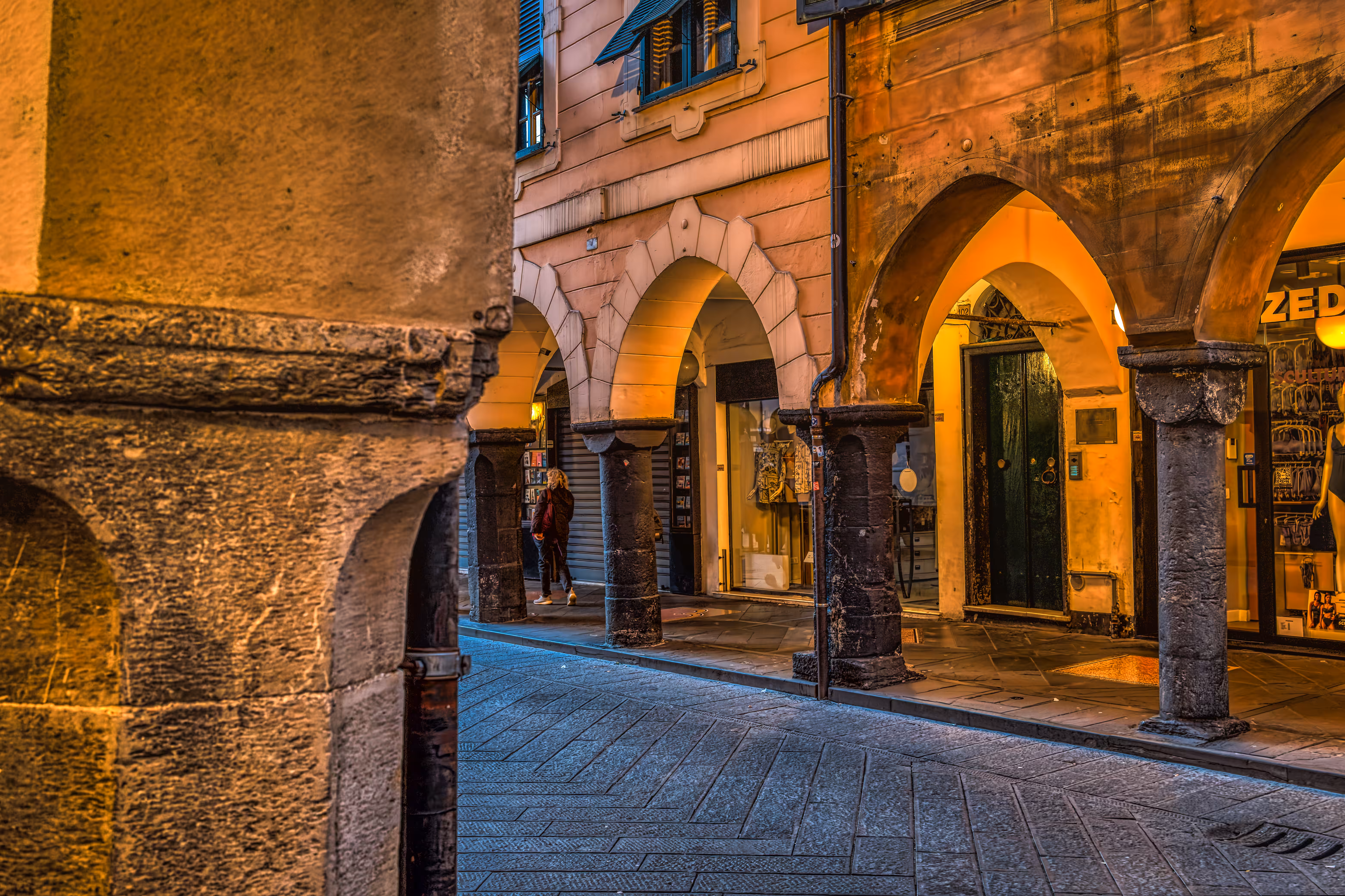 Photography for Advertising, Branding & Editorial: Arches of Evening Light – Chiavari