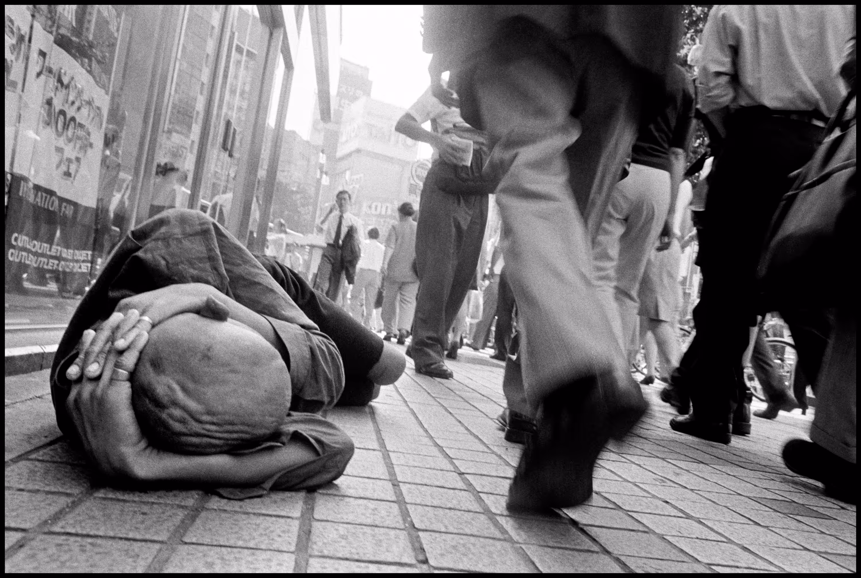 Bruce Gilden Japan: 17, 1999