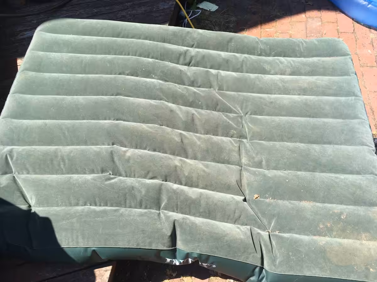 free air mattress with small hole (Central District / Leschi)