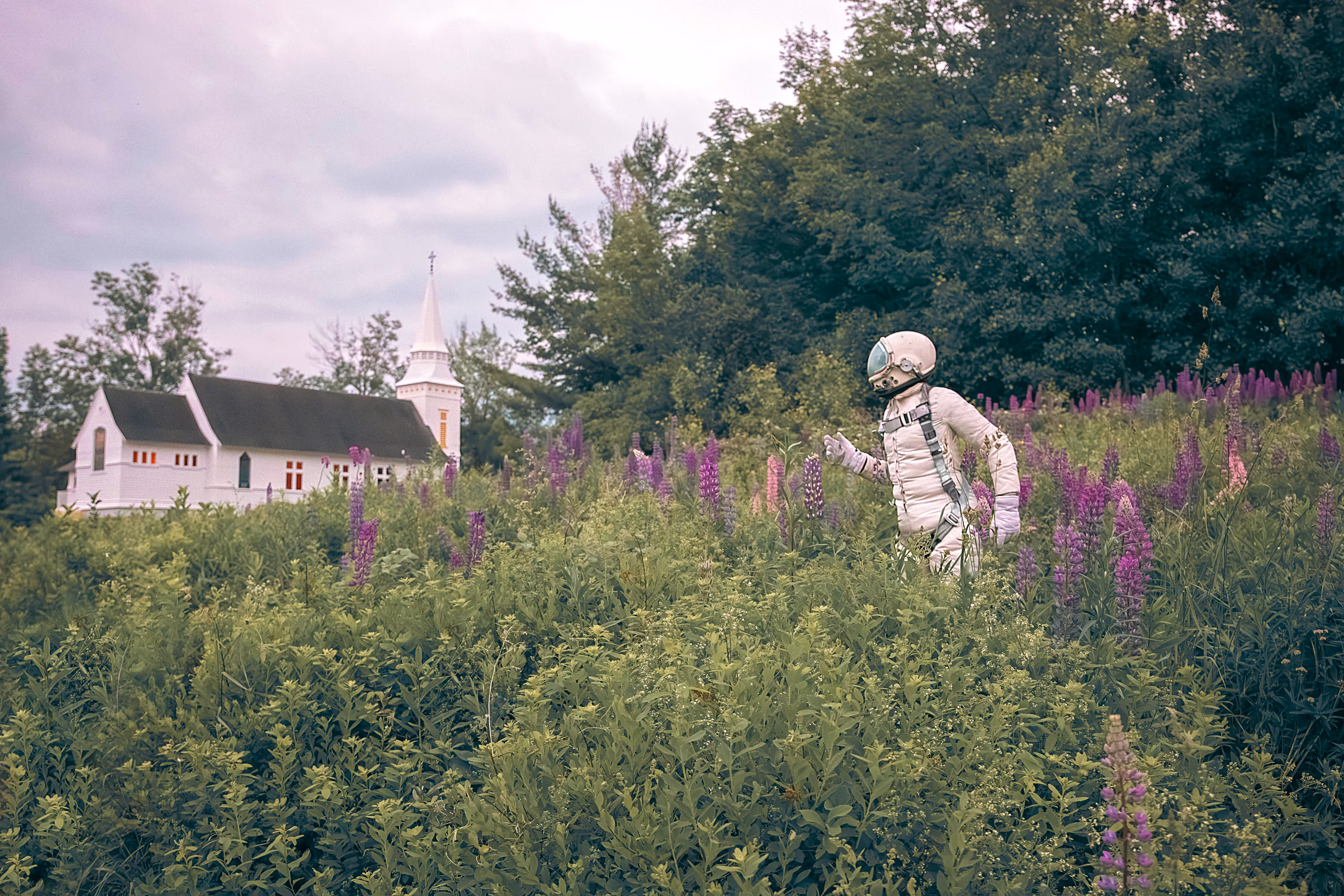 The Lonely Astronaut - White Suit Edition: It Looks So Far Away