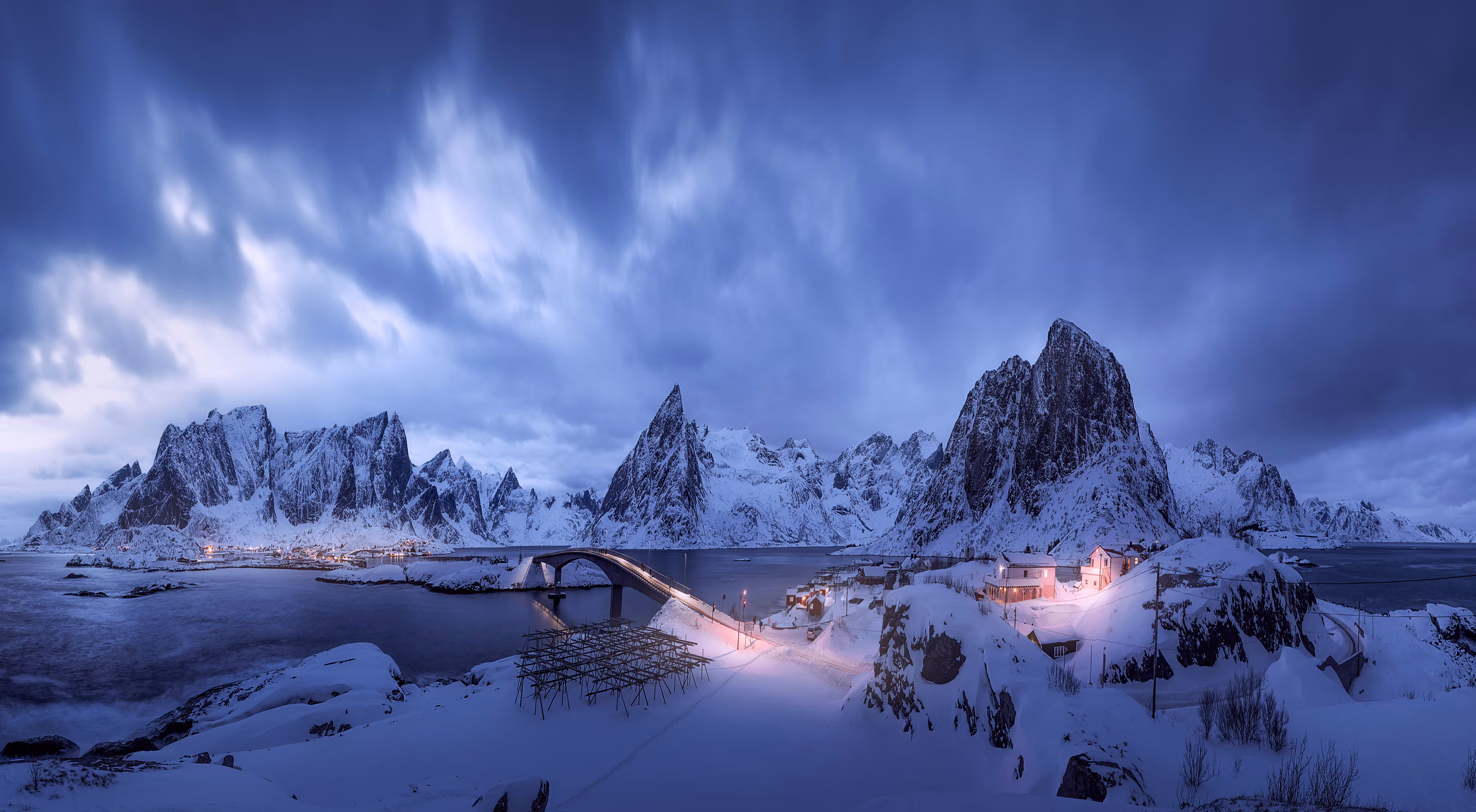 blue hour in hamnoy
