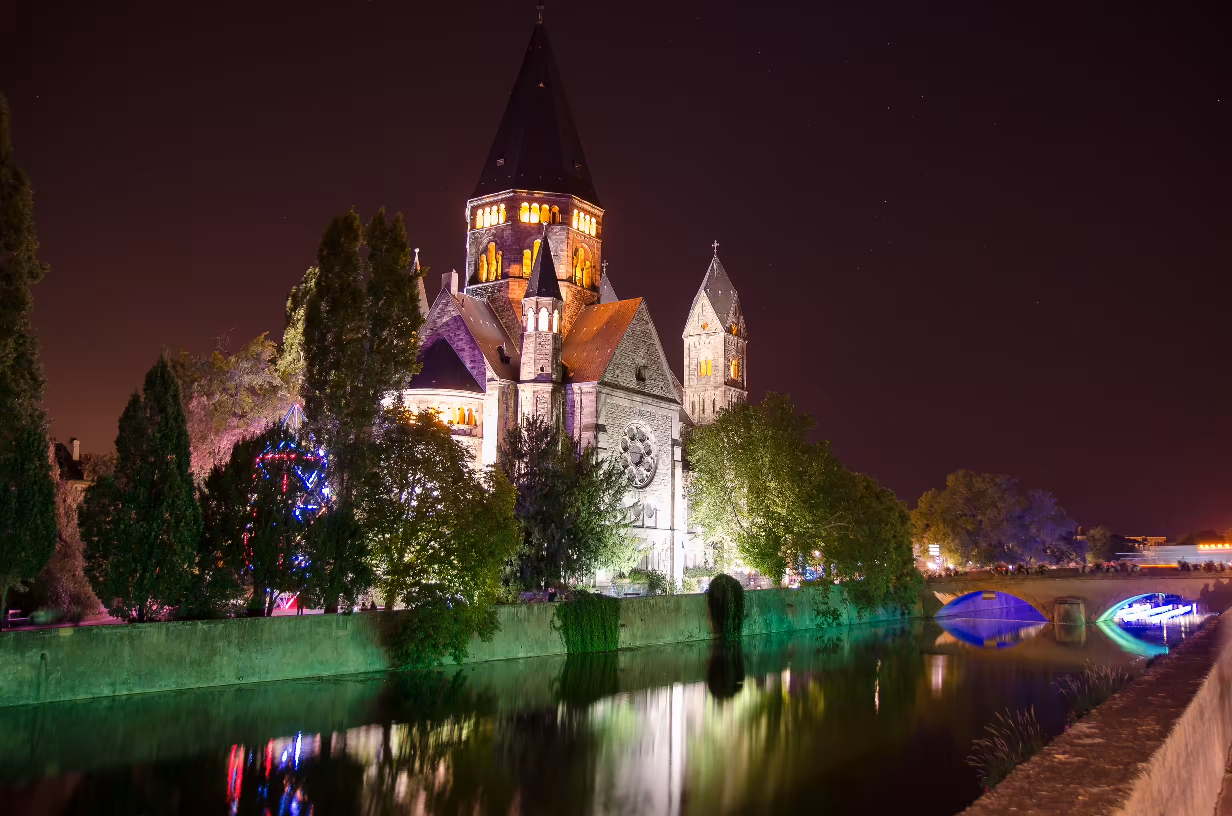 NightGlow: Temple Neuf