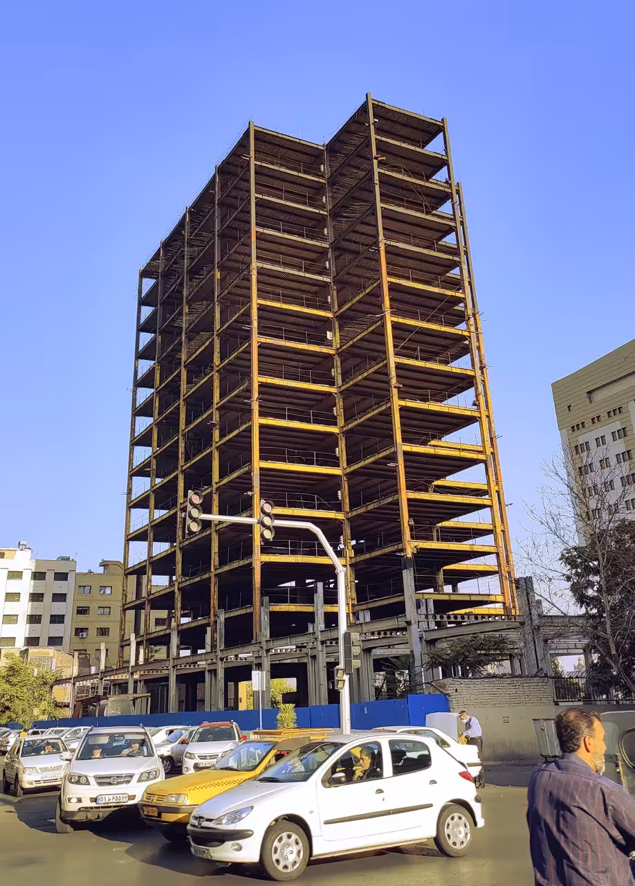 Roam in the city: yellow skeleton 