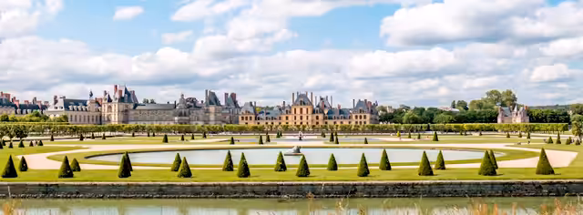 Fontainebleau Castle Timelapse 