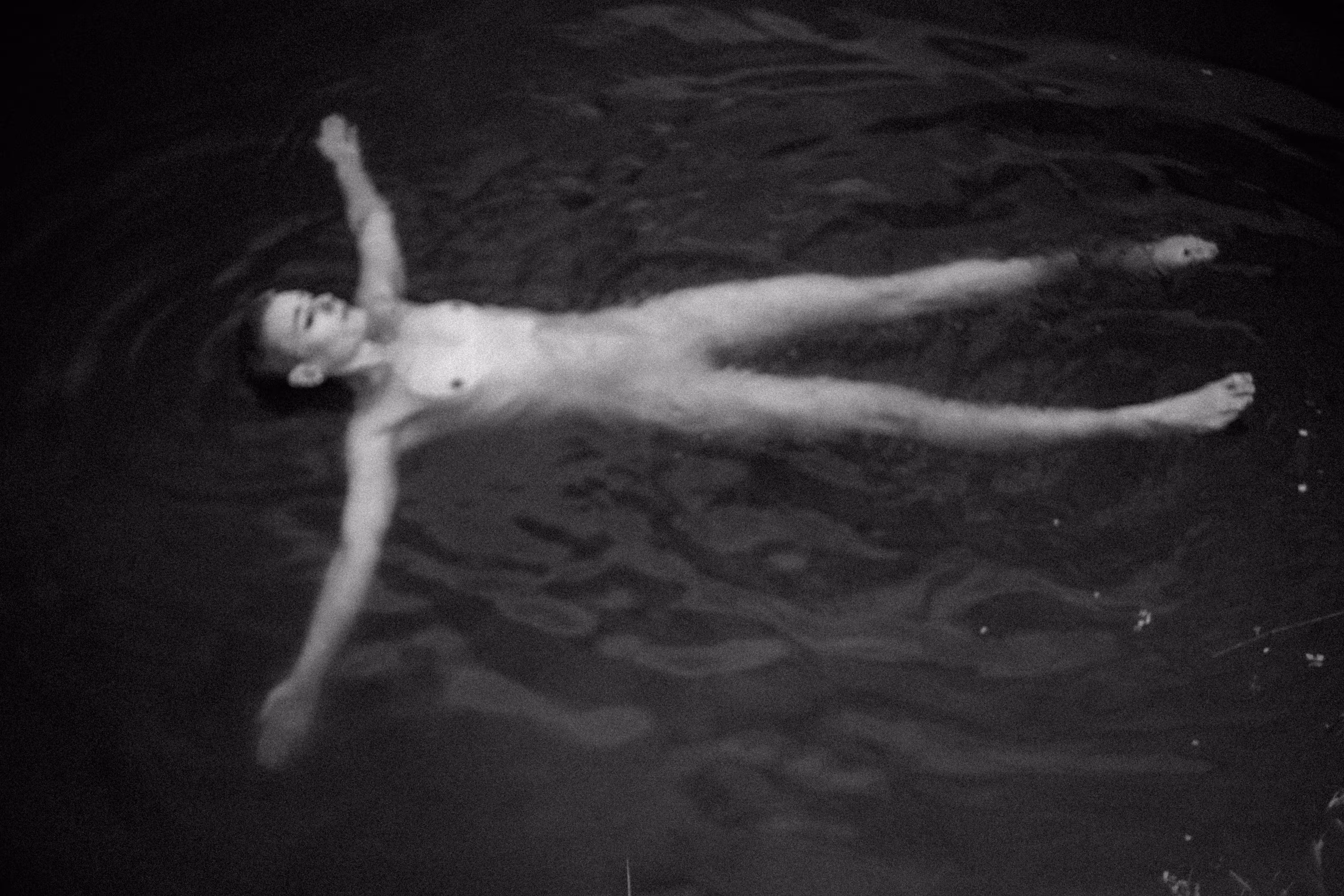 Noir Nude on water
